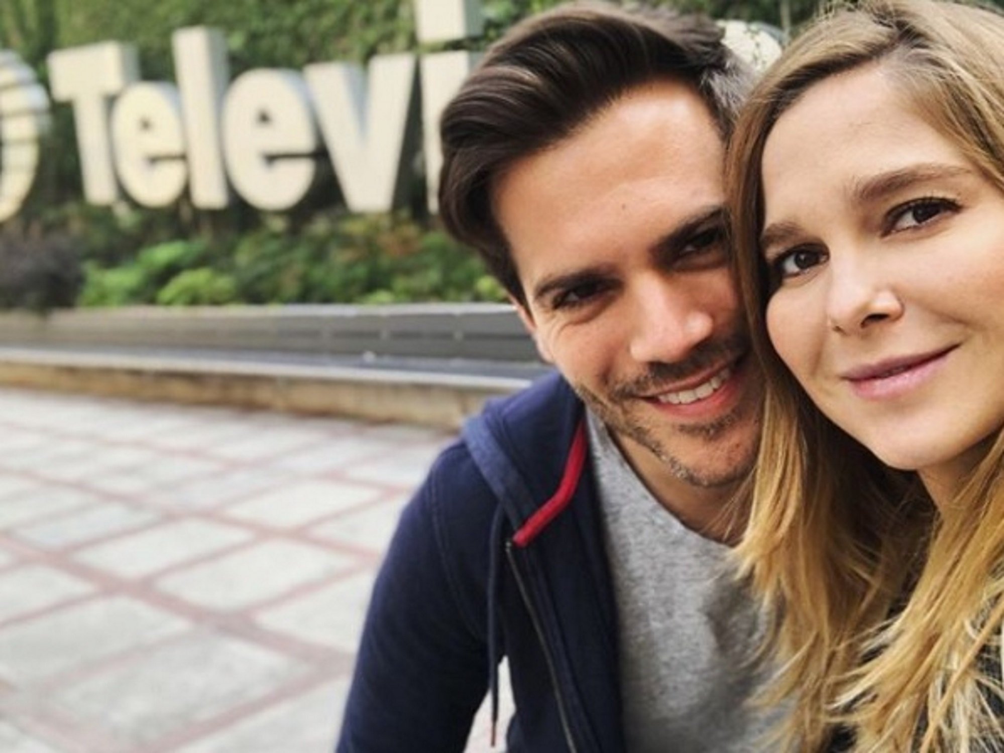 Marc Clotet y Natalia Sánchez presentan a su hija, nacida prematura