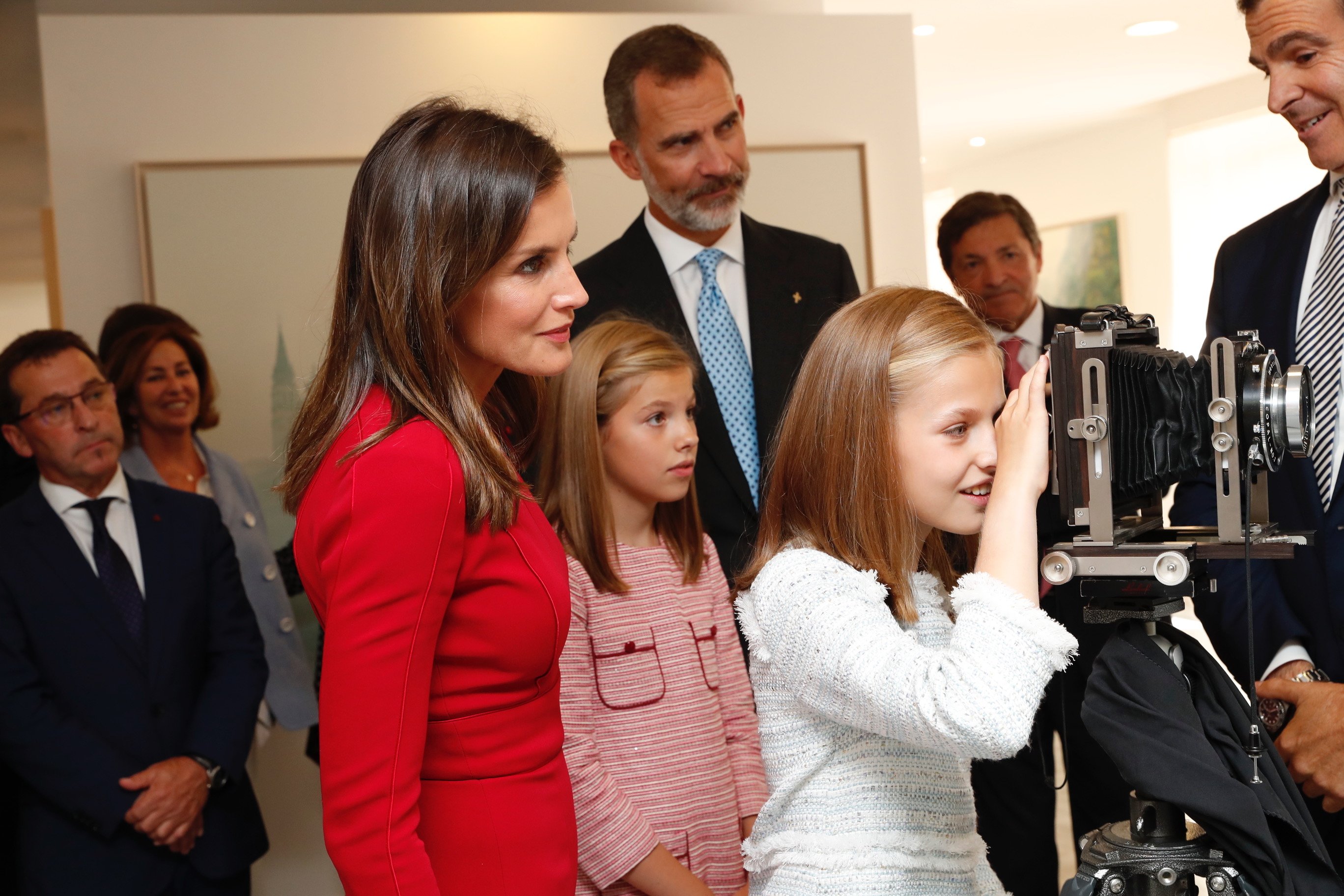 Letizia, harta de colas, pide un pase privado de 'Mary Poppins' en Zarzuela