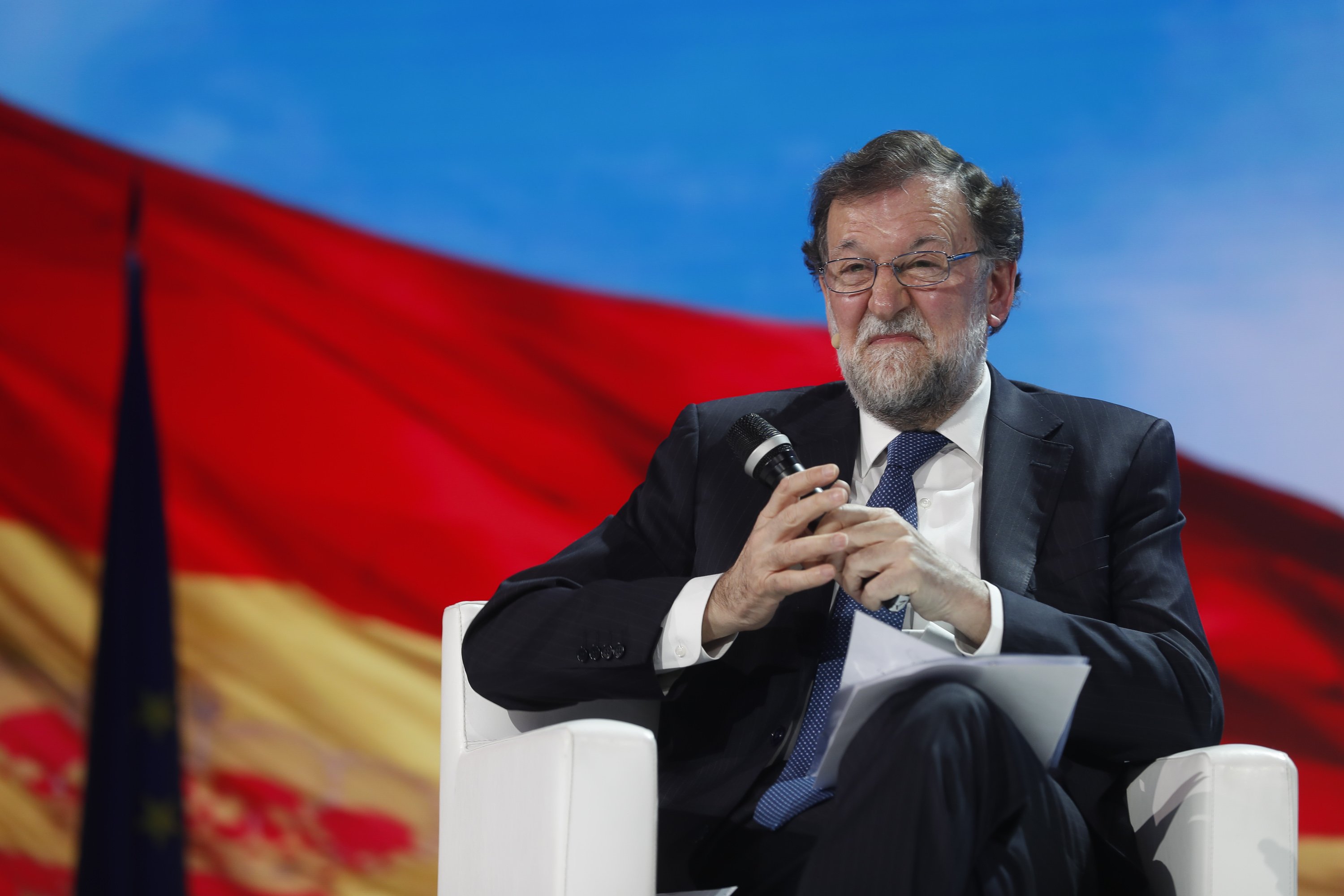 El nou look de Rajoy, ridícul: "senyora gran, pallasso Krusty, Dama d'Elx"