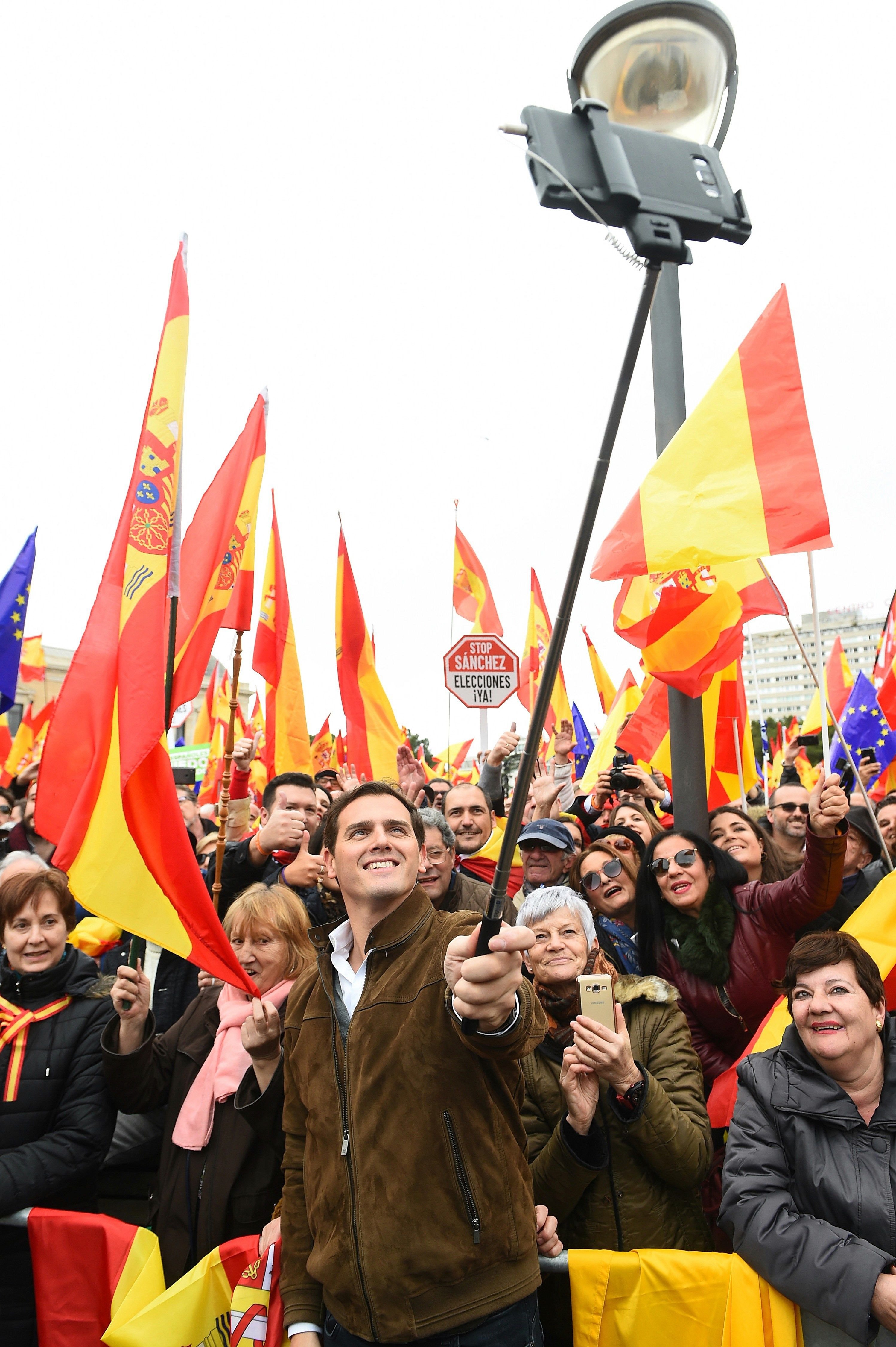 Los vips anticatalanes en la manifestación de Colón contra el diálogo