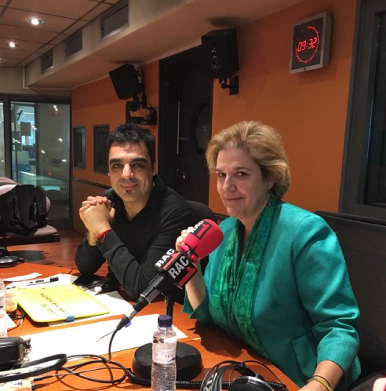 Rahola presenta 'El món a RAC1' i els oients la voldrien si Basté plega