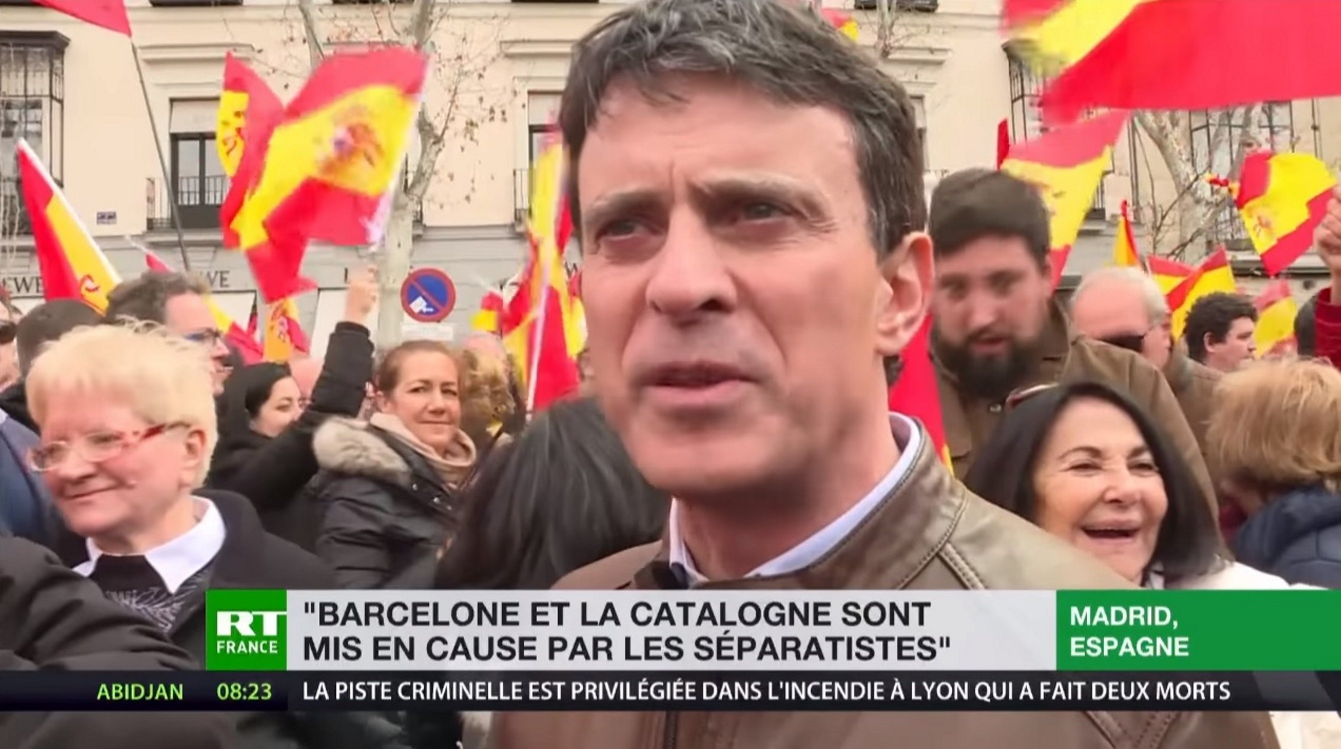 Manuel Valls habla francés y ultras lo increpan porque piensan que es catalán