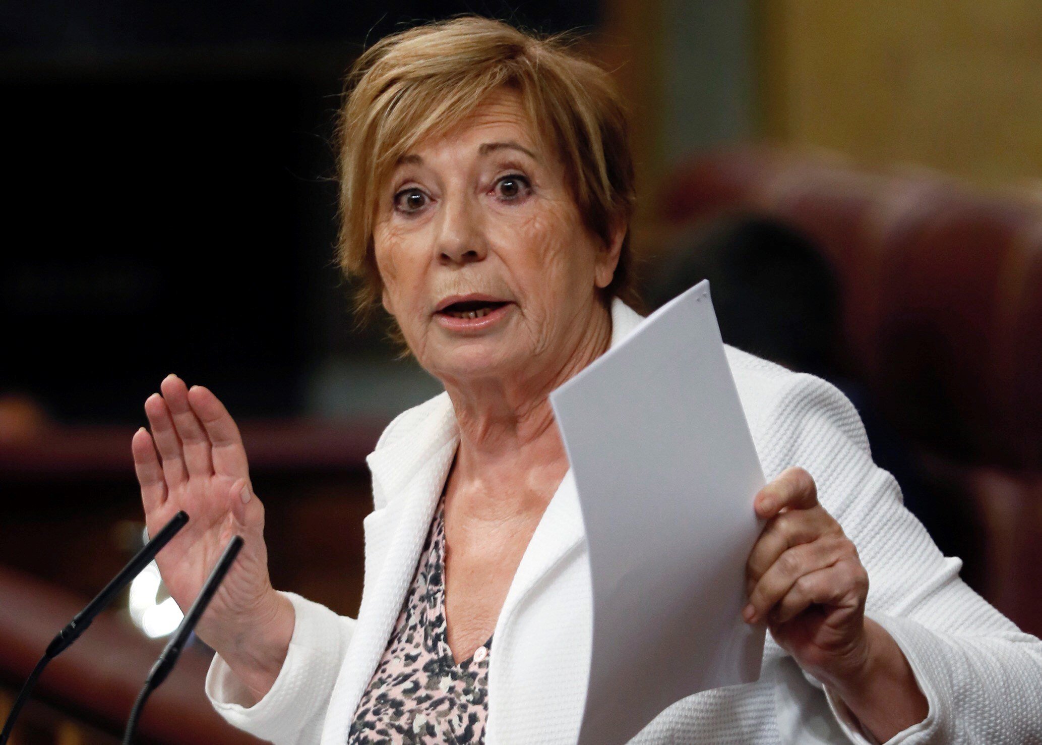 La xarxa no té pietat de Celia Villalobos i celebra que abandoni la política