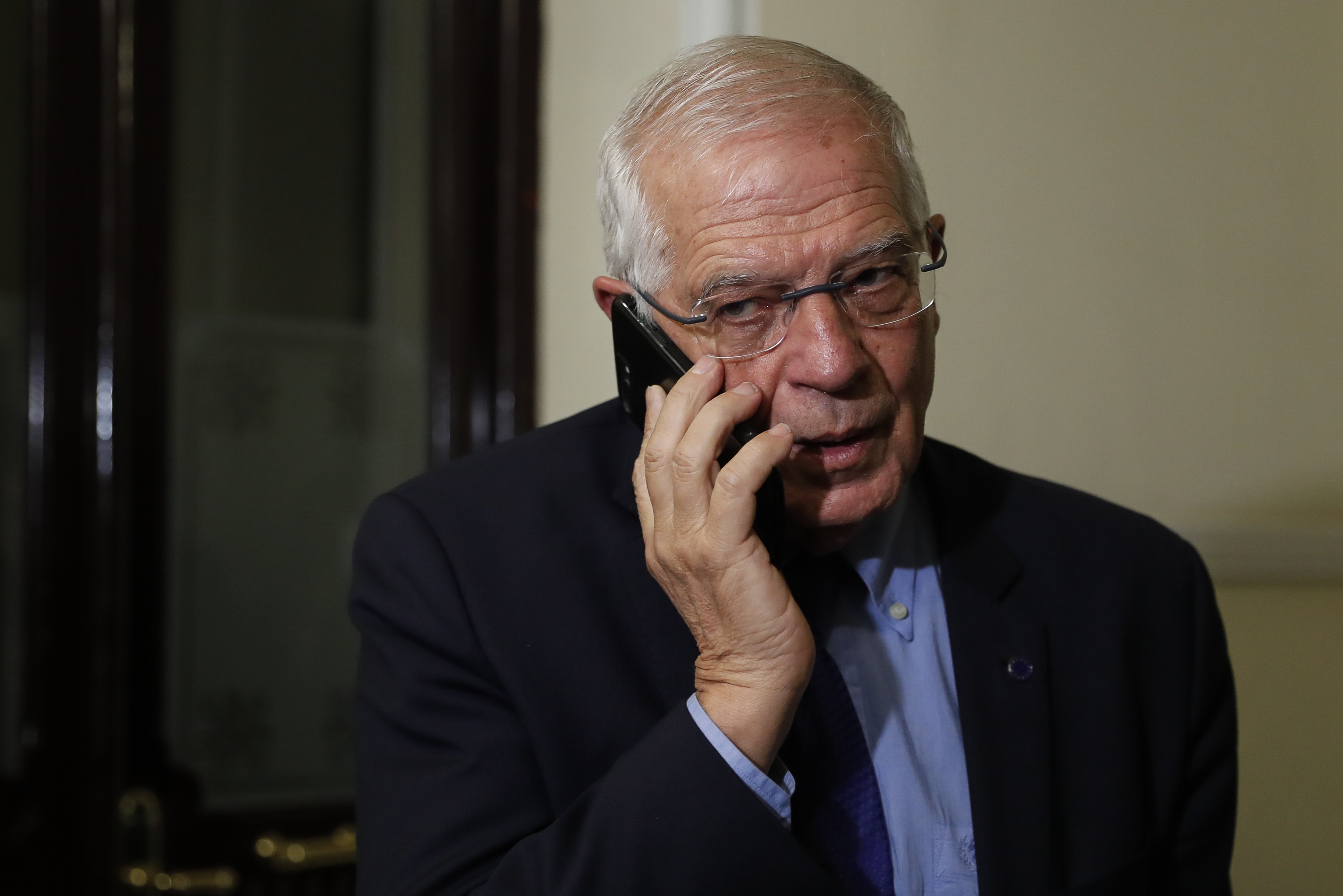 Borrell compara dialogar con Torra y comer niños crudos (y la red estalla)