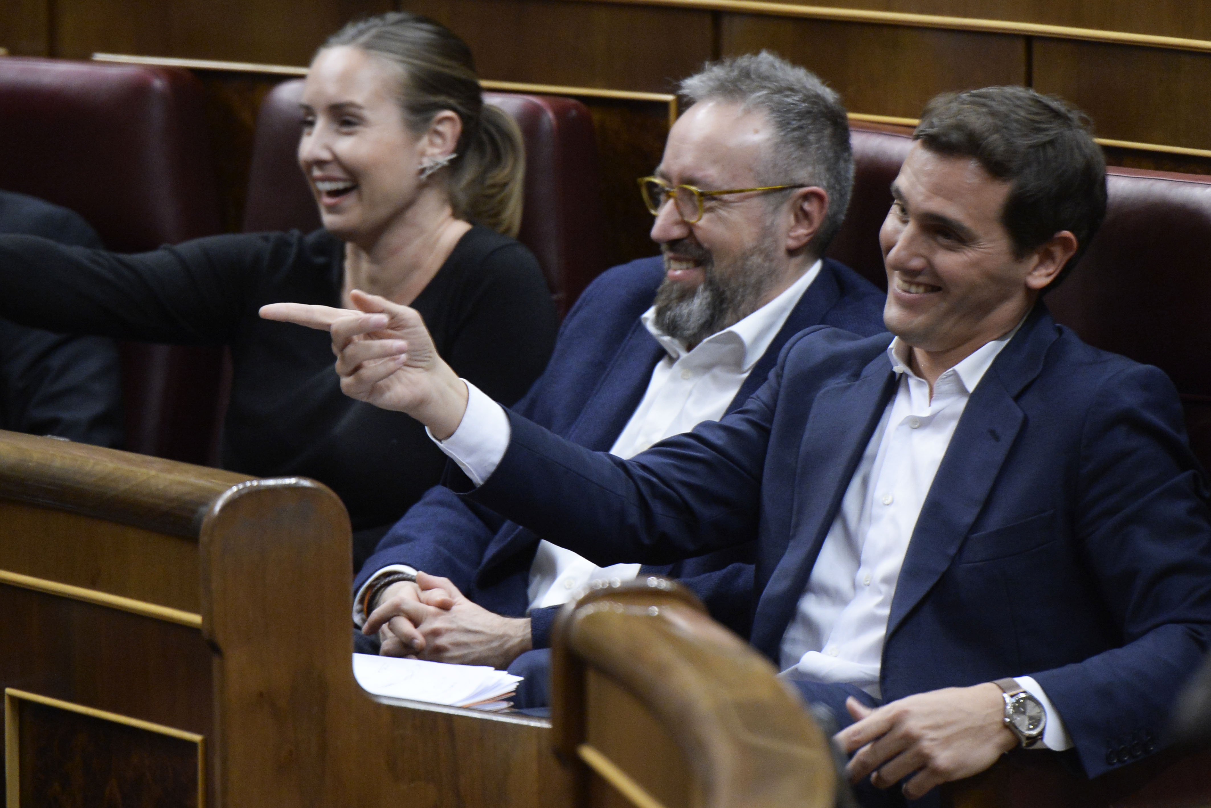 Maruja Torres repasa a Cs y Girauta salta insultándola: "Plasta sectaria"