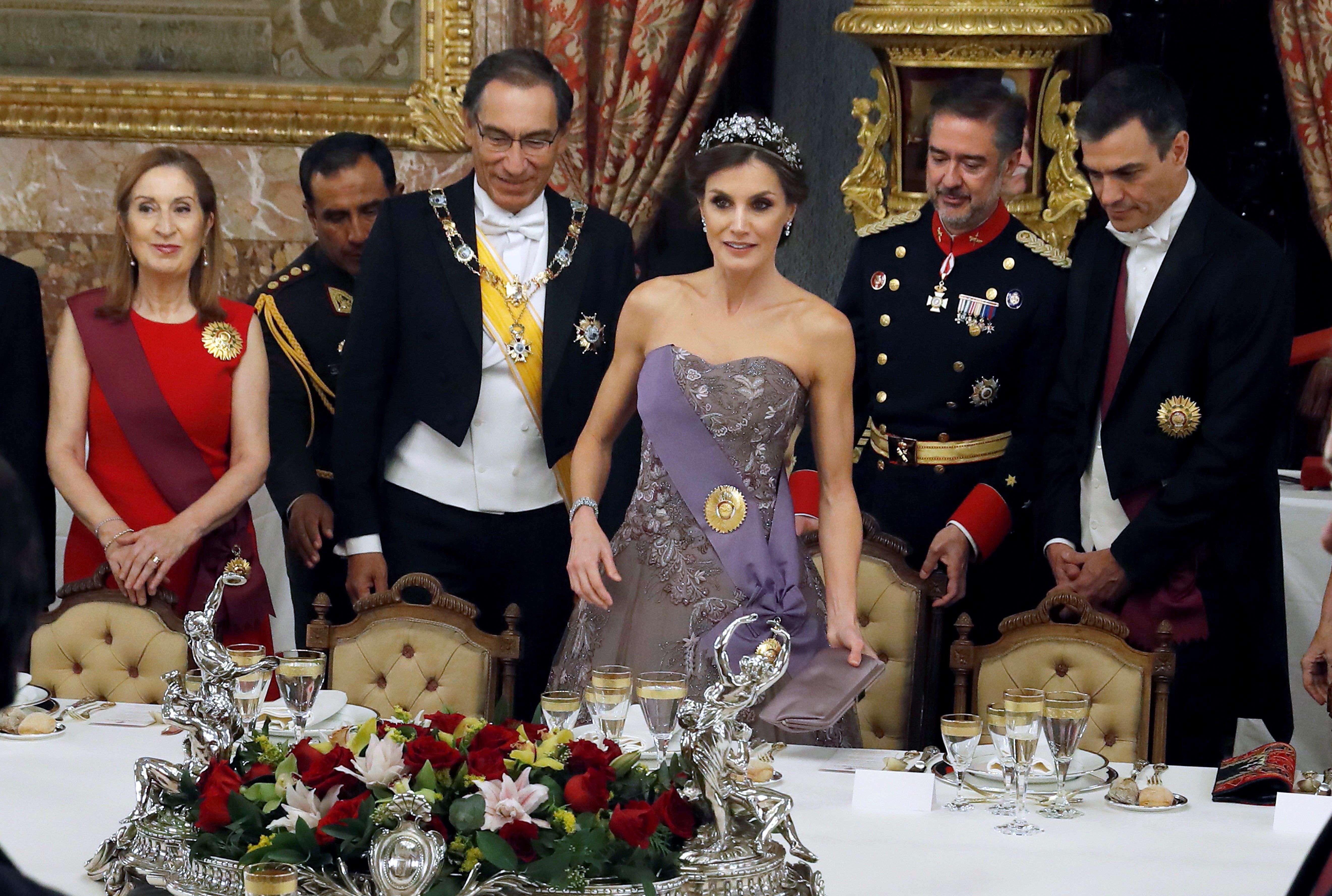 La pífia de Letícia disfressant-se de princesa Disney a un sopar d'Estat