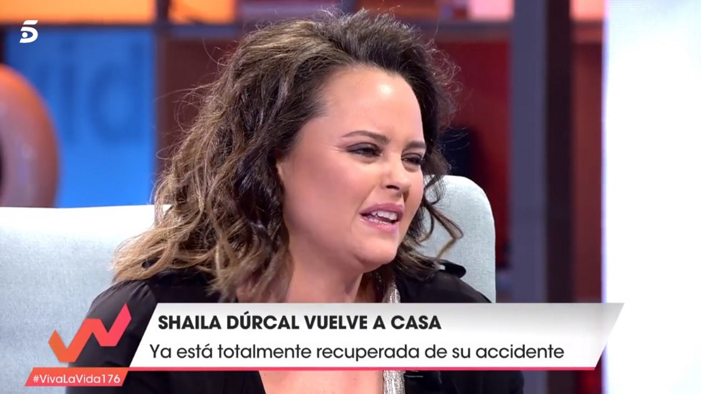 La incomodidad de Shaila Dúrcal en Telecinco hablando de su dedo amputado