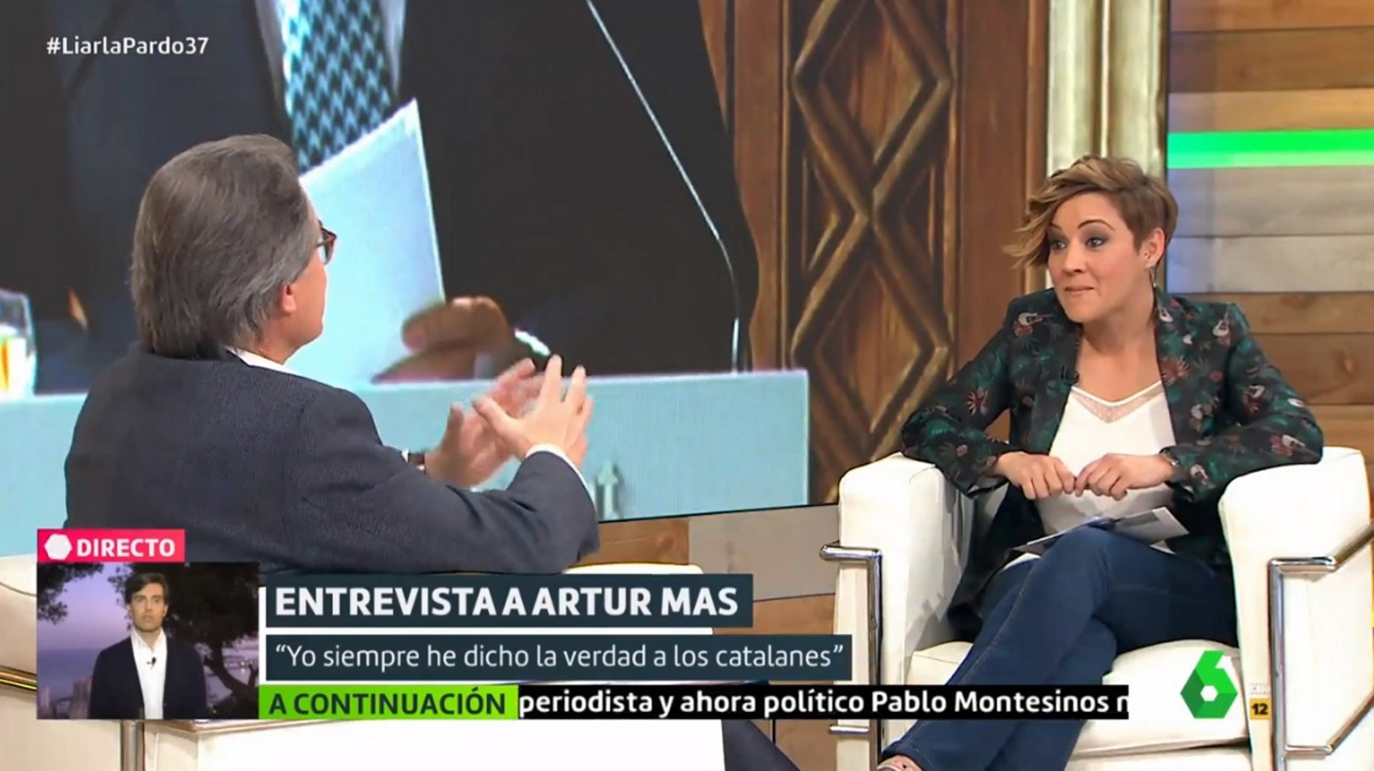 Cristina Pardo perd els papers entrevistant Artur Mas i l’acusa de mentider