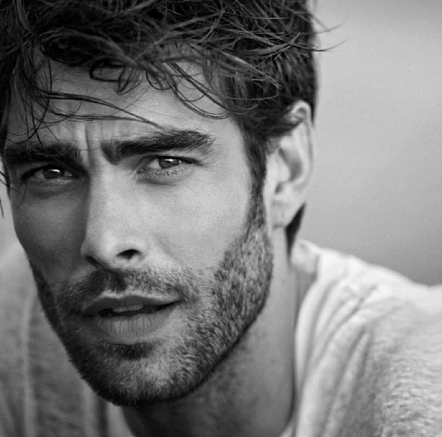 La xarxa, en flames, amb la foto viral de Jon Kortajarena ensenyant el cul