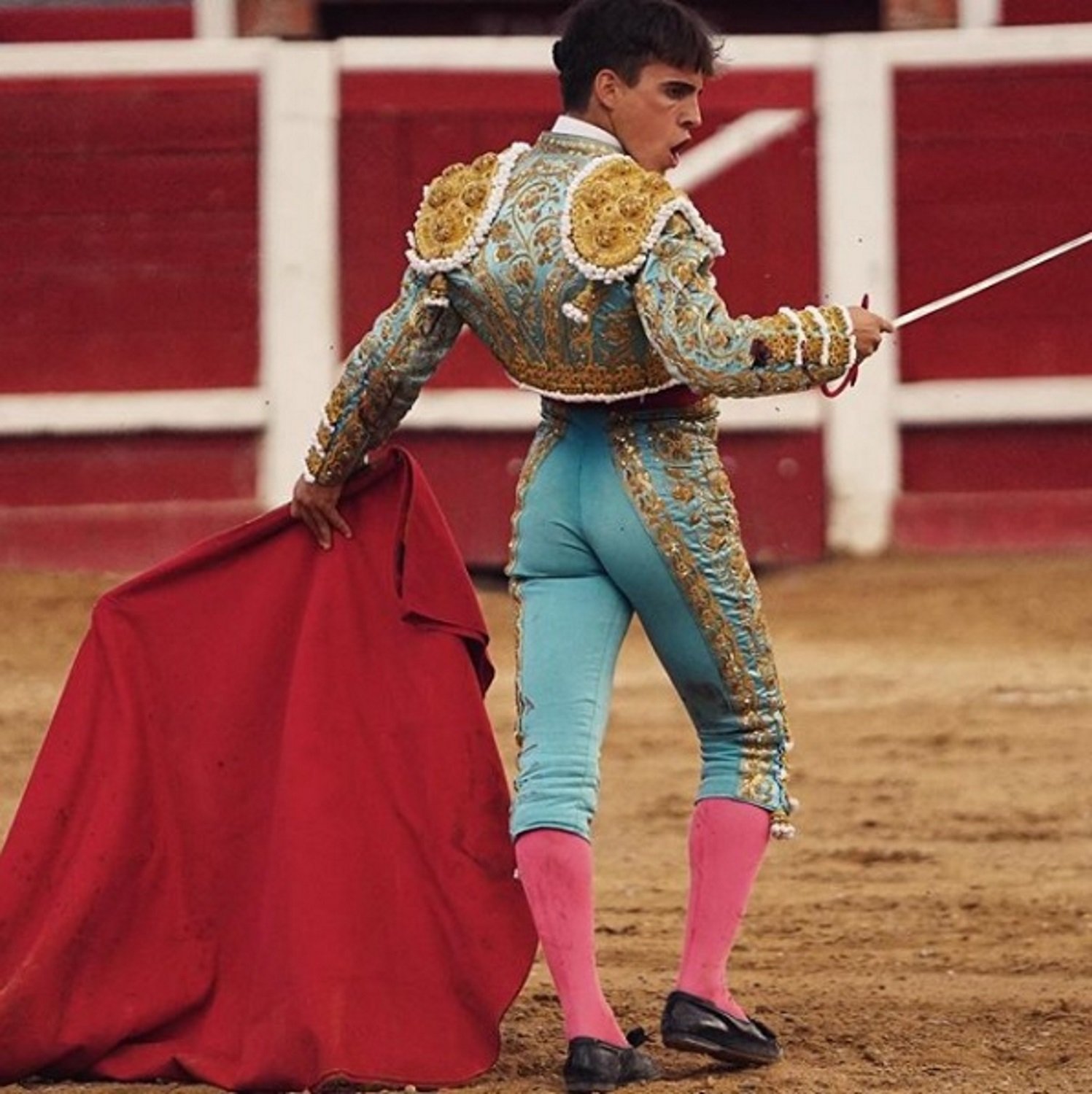 El novio de Victoria Federica también posiciona y apoya al torero del PP