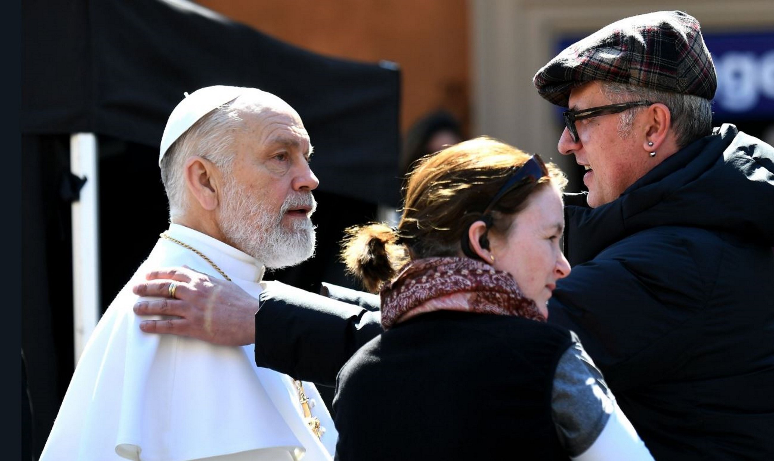 Un "fake Papa" desfila en el Vaticano: ¿John Malkovich, nuevo Santo Padre?