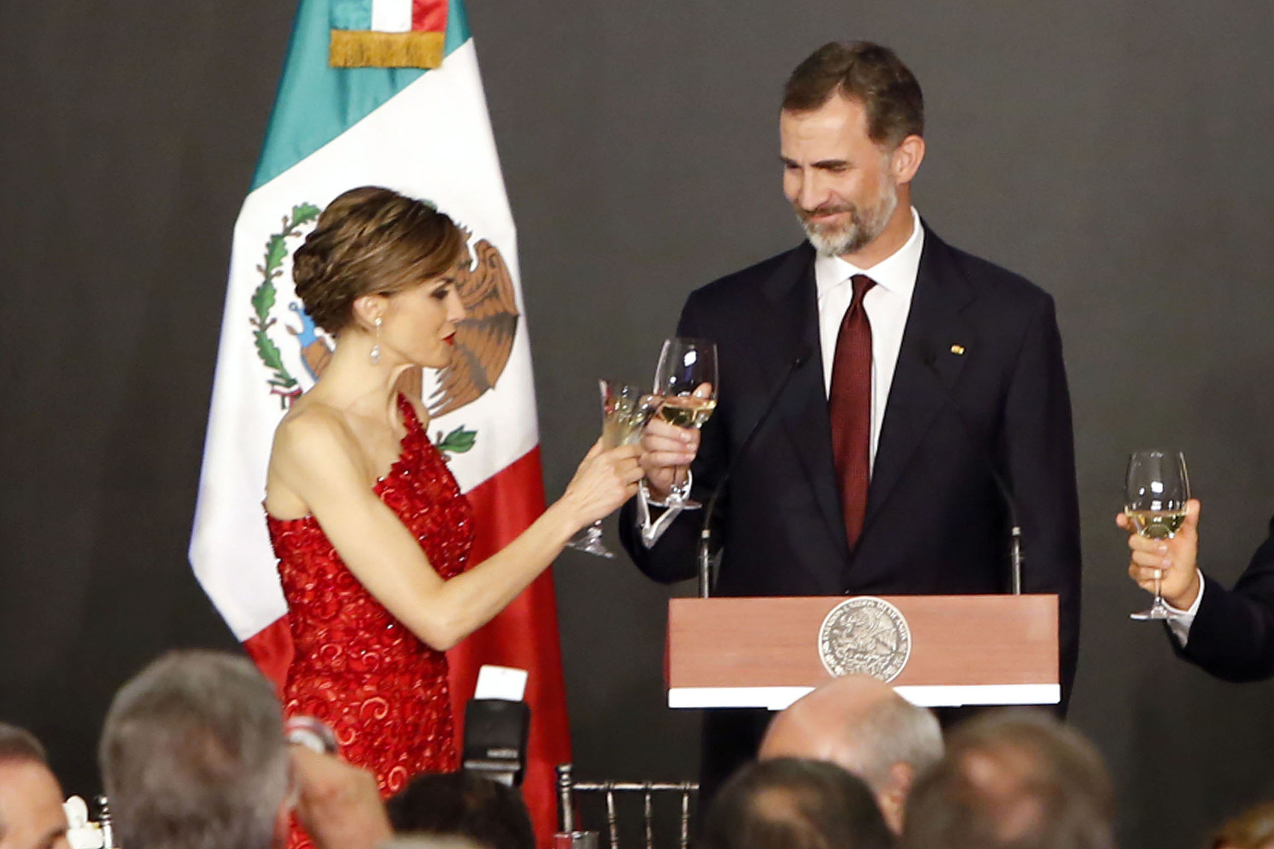 'El Jueves' mexicà aniquila Felip i Letícia després de la petició d'Obrador