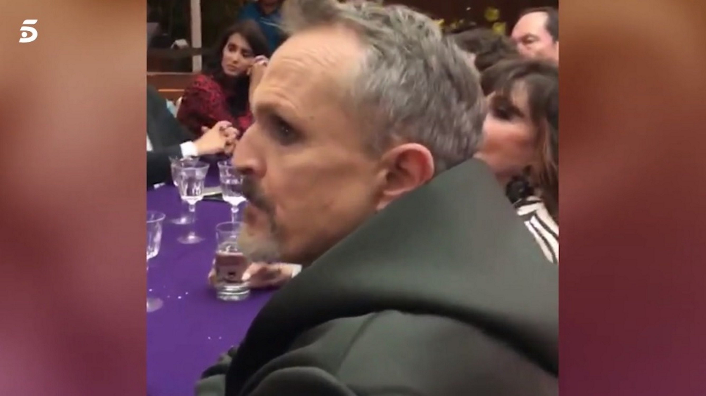 Acusan a Miguel Bosé de agredir a una periodista y publican el vídeo