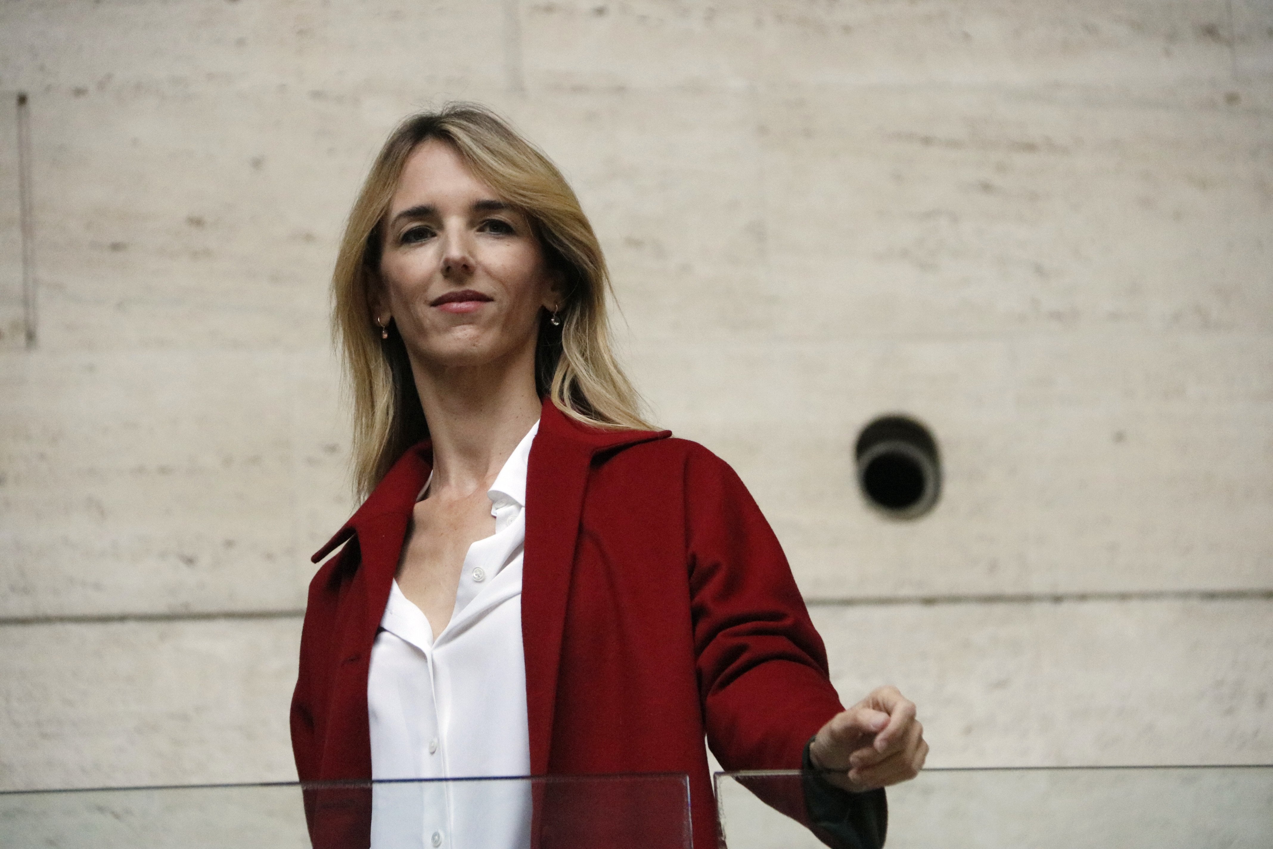 Cayetana es una "oportunidad de oro para abrir Catalunya" según 'La Vanguardia'