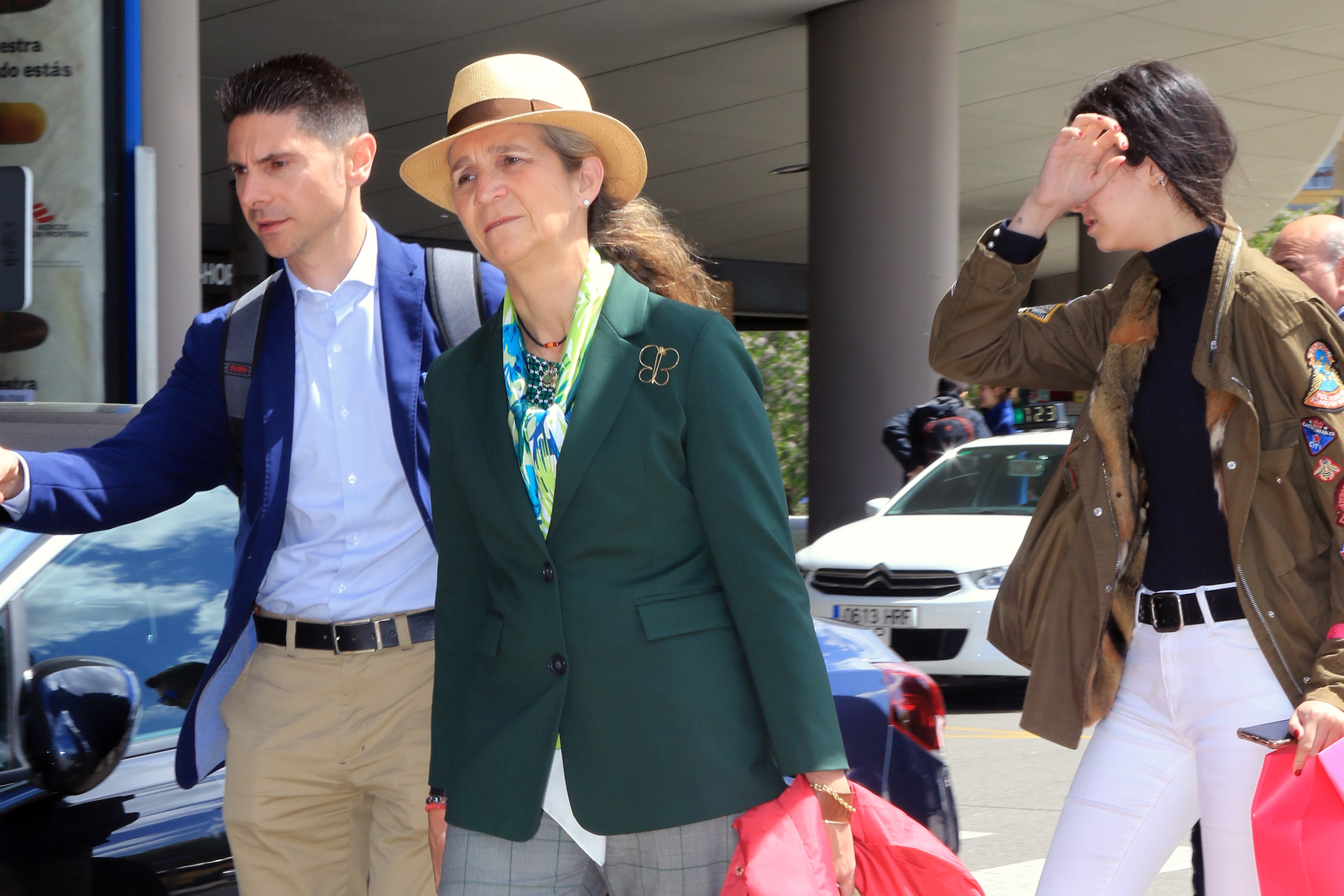 Infanta Elena e hija, histéricas contra la prensa: "¡Qué coñazo! Gentuza"