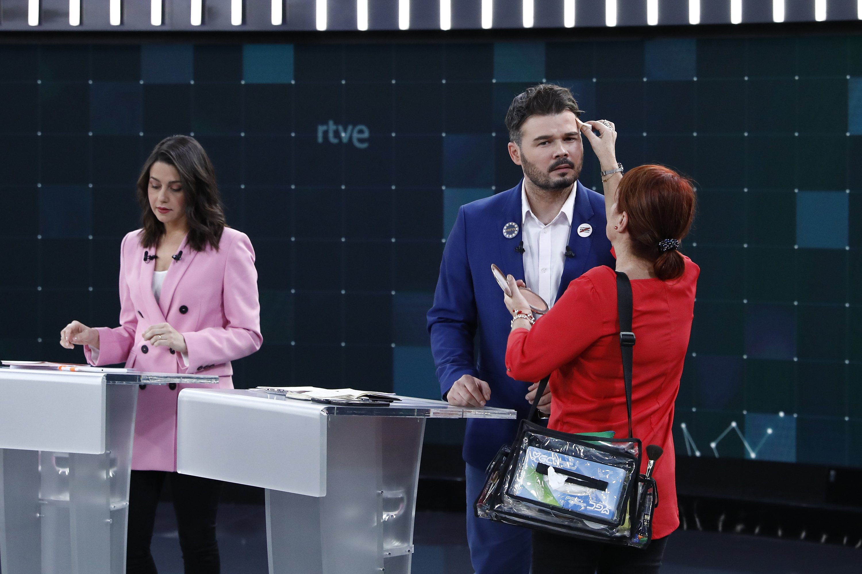 El tono de Arrimadas a Rufián alborota el debate de TVE: "macarra, poligonera"