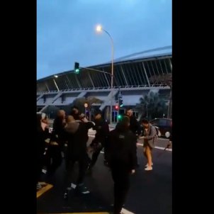 Joel Joan difunde un vídeo de porrazos de la policía contra indepes canarios
