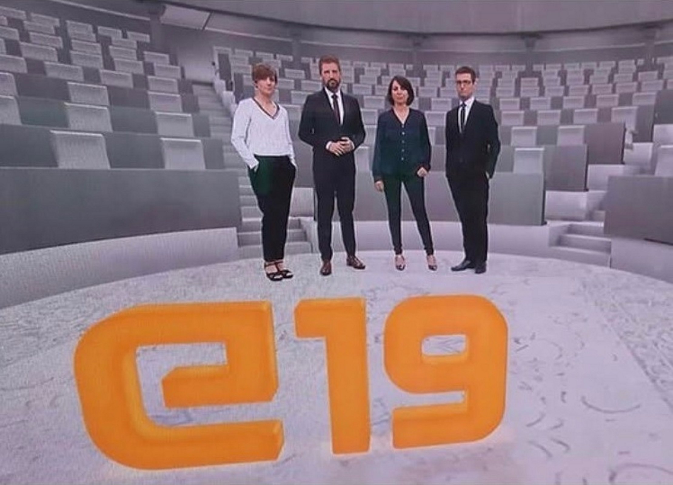 La divertida imatge dels presentadors de TV3 preparant l’especial del 28-A