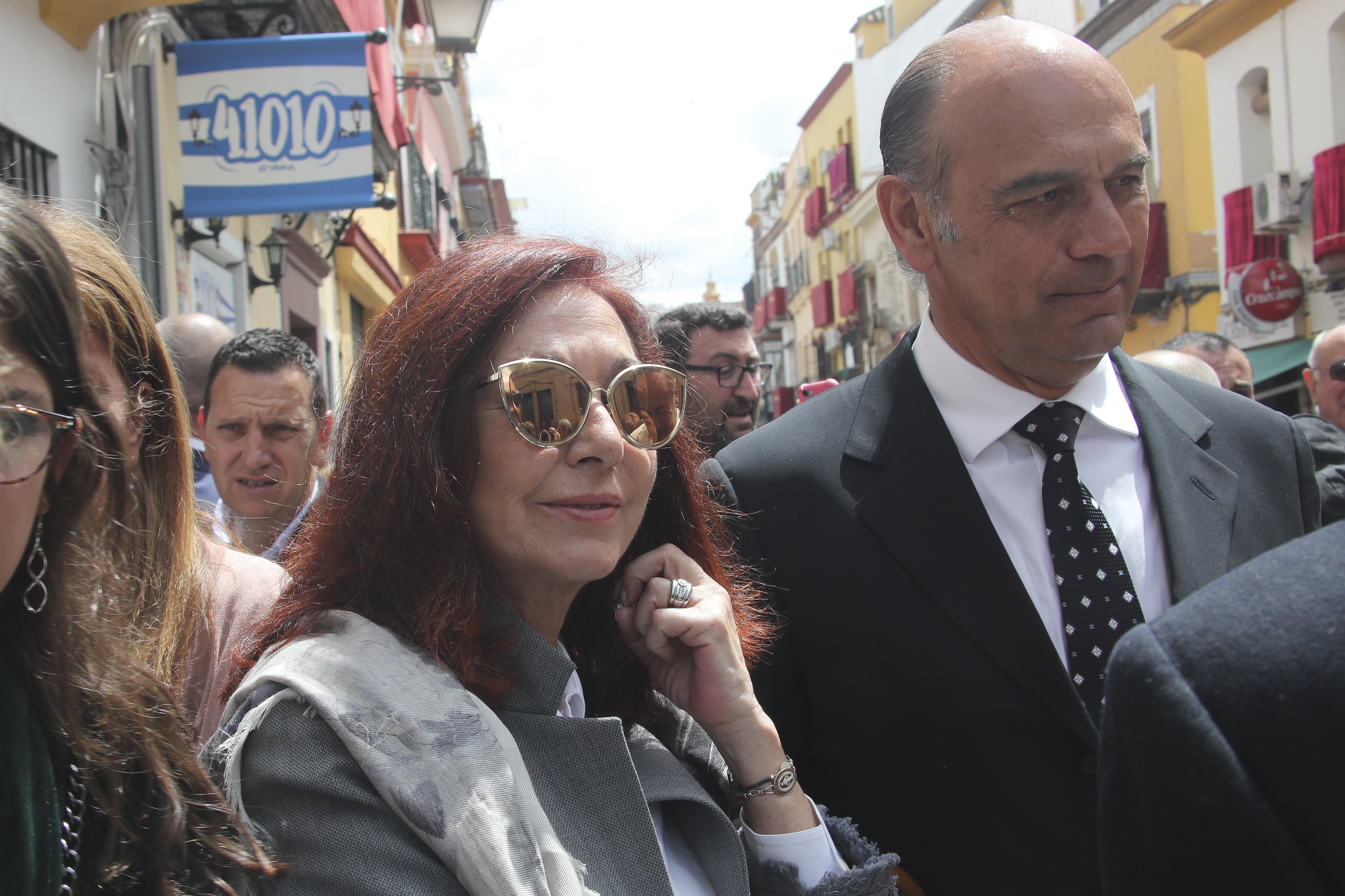 Les vacances d’Ana Rosa amb el seu home, acusat de xantatge i pendent del jutge