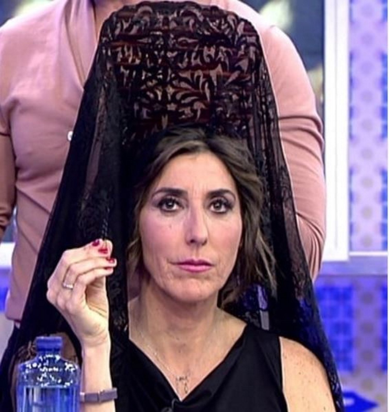 Destrozan a Paz Padilla por una fotografía con mantilla: "Ignorante, patética"