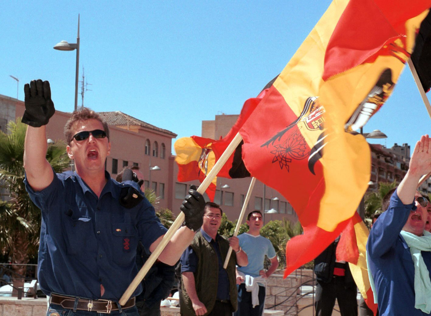 Un periodista españolista pide matar el catalán, el vasco y el gallego