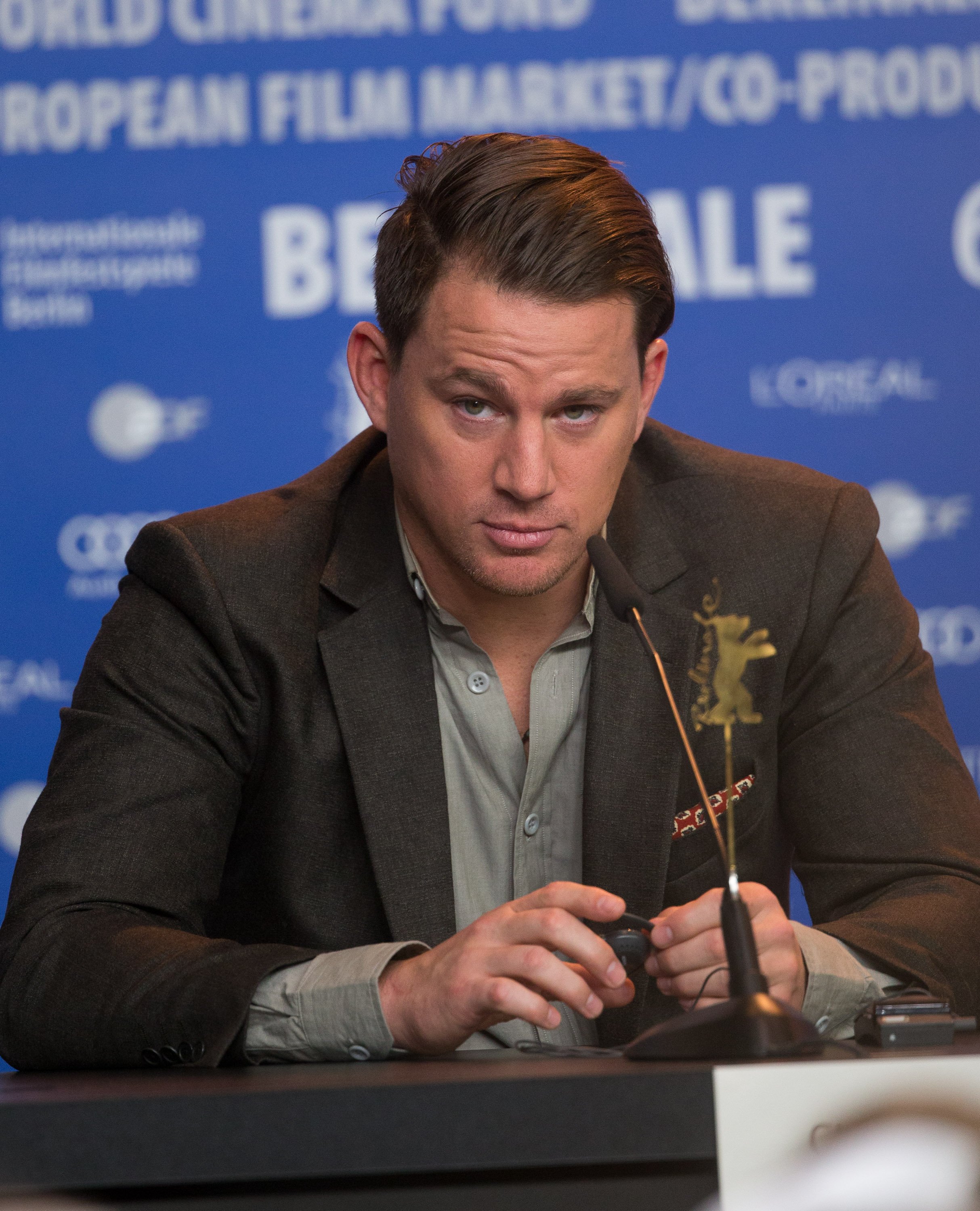 Channing Tatum pierde una apuesta y ha de enseñarlo todo, desnudo en la ducha