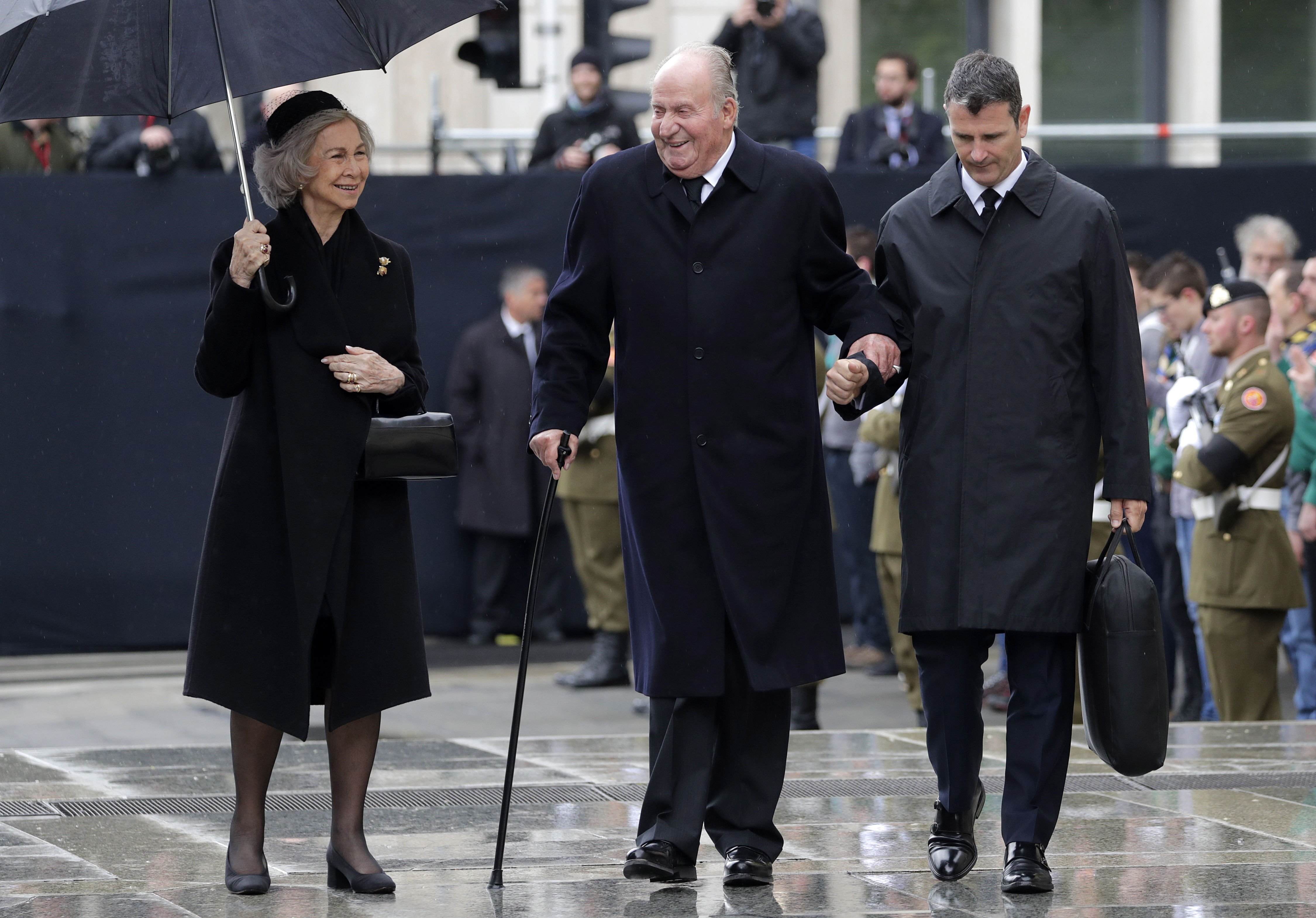 Los eméritos, "canguros reales" de un Felipe VI que estrenará un carísimo retrato