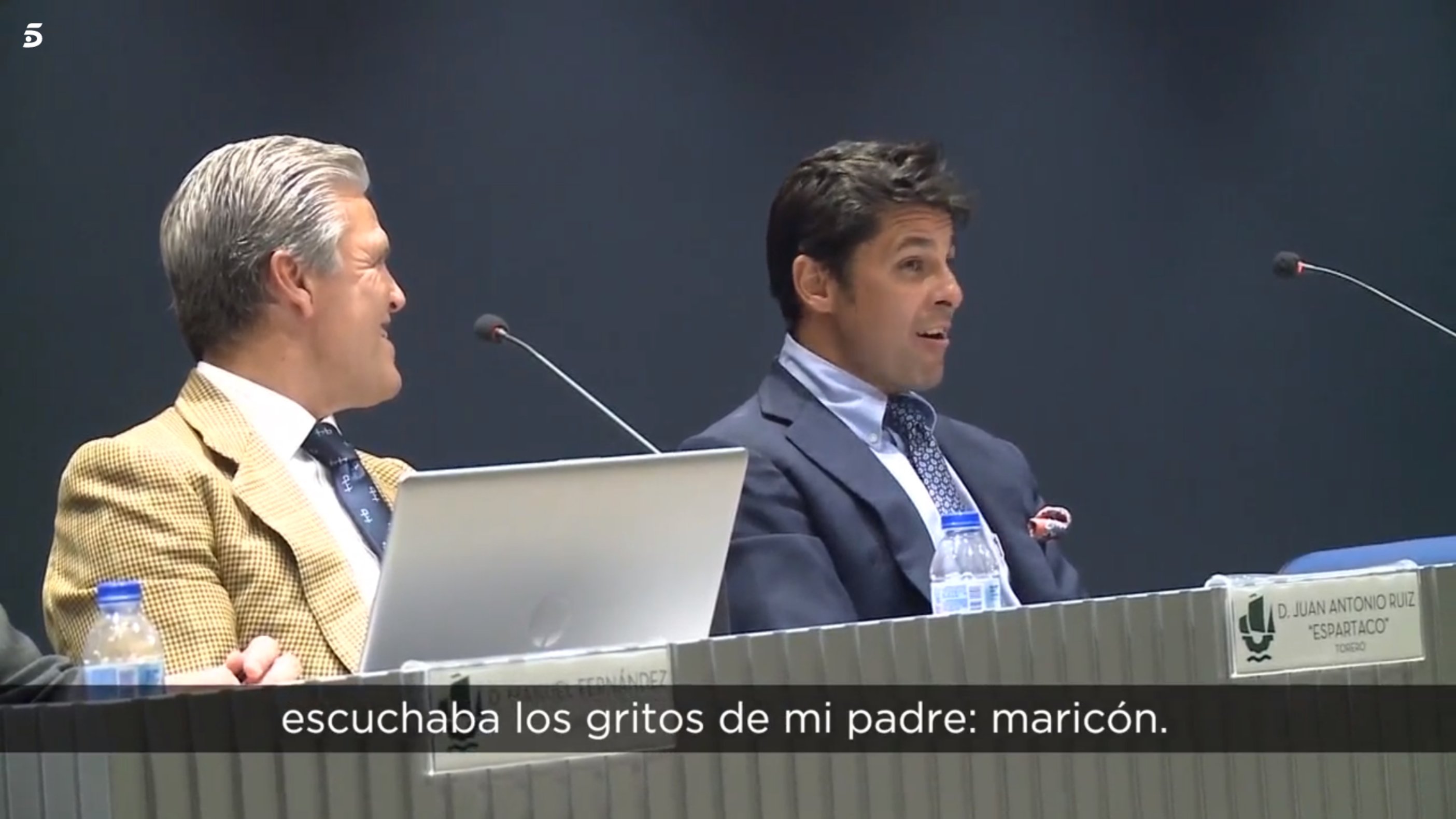 Fran Rivera recorda divertit els comentaris homòfobs del seu pare: "¡Maricón!"