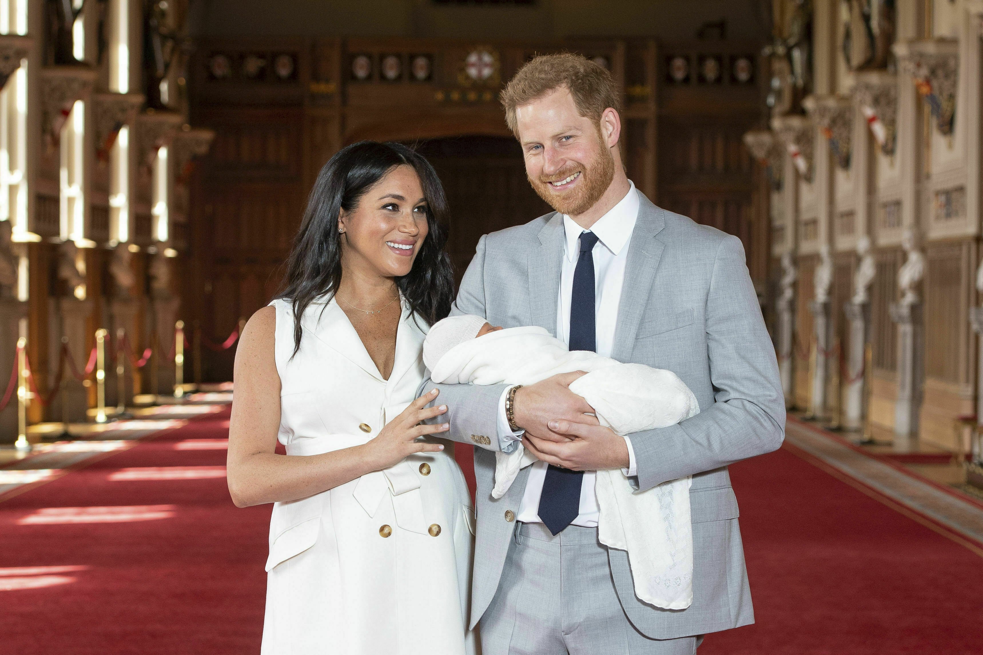 Meghan Markle y el príncipe Enrique muestran a su hijo por primera vez