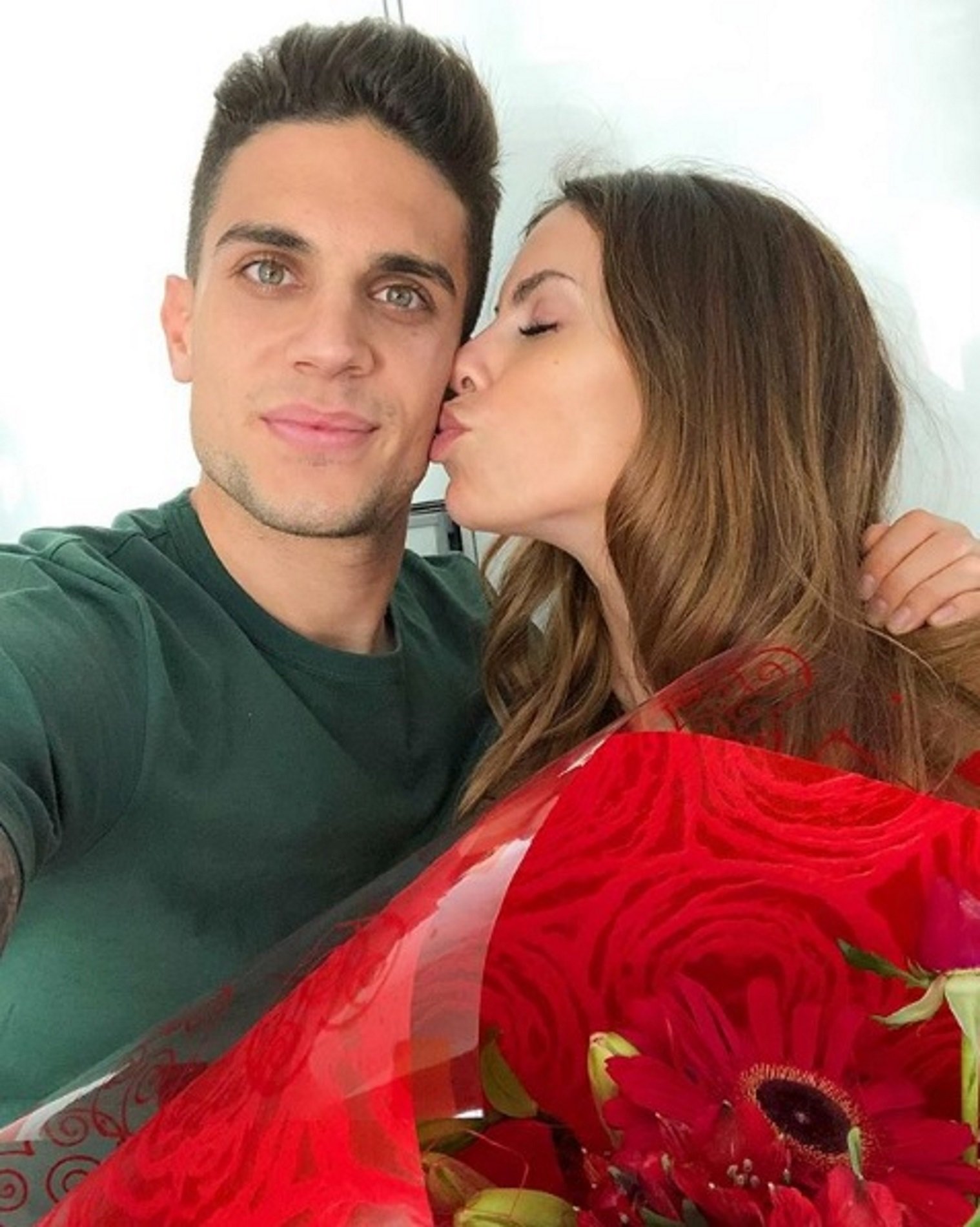 Marc Bartra y Melissa Jiménez hacen pública la noticia que más deseaban