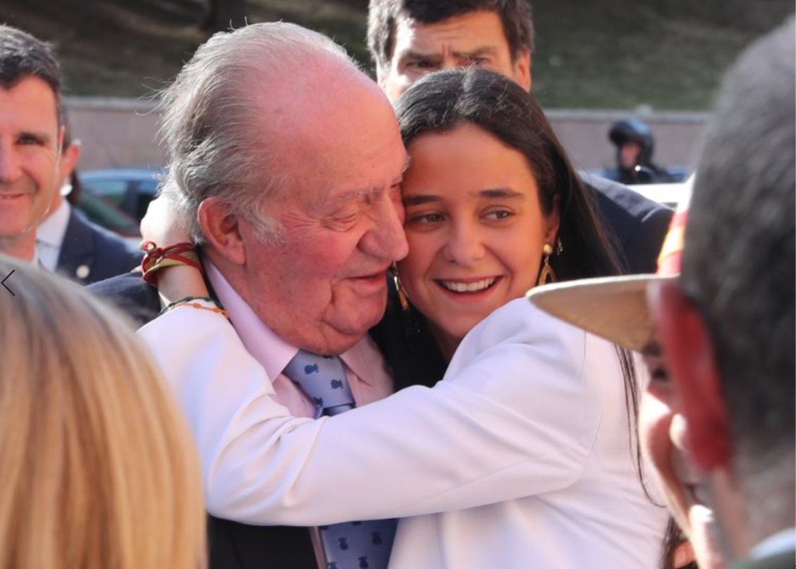 Victoria Federica sale escaldada de un directo: "¡Tu abuelo es un ladrón!"