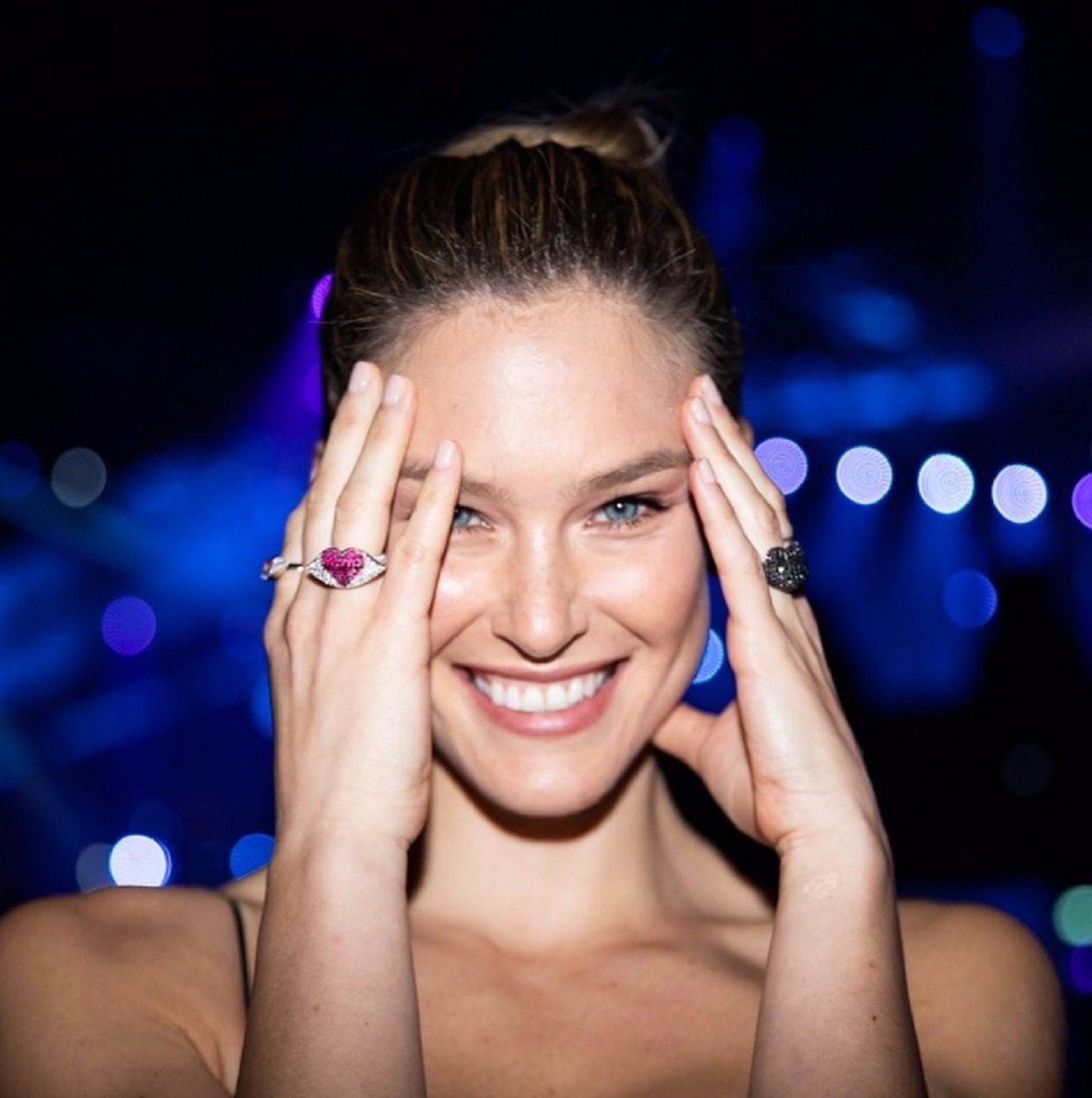 Bar Refaeli incendia Eurovisió (i la xarxa) pel que se li veu en un descuit