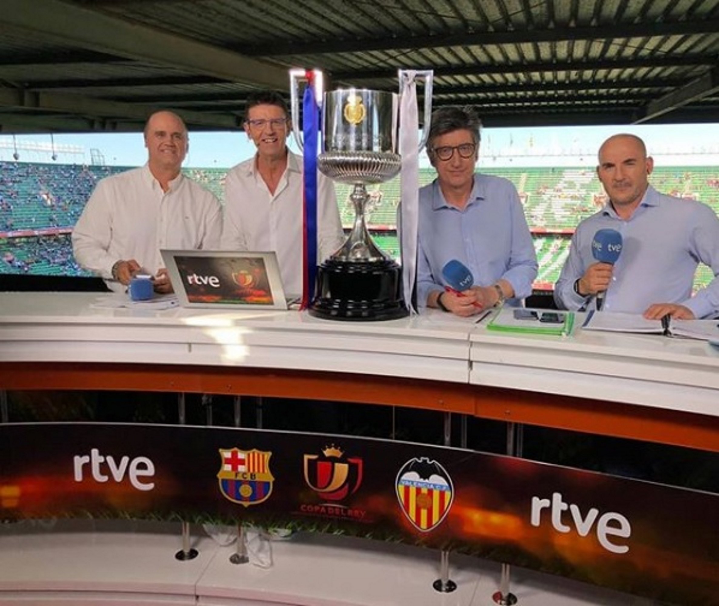 Fúria a la xarxa pel locutor de TVE que embogeix celebrant els gols contra el Barça