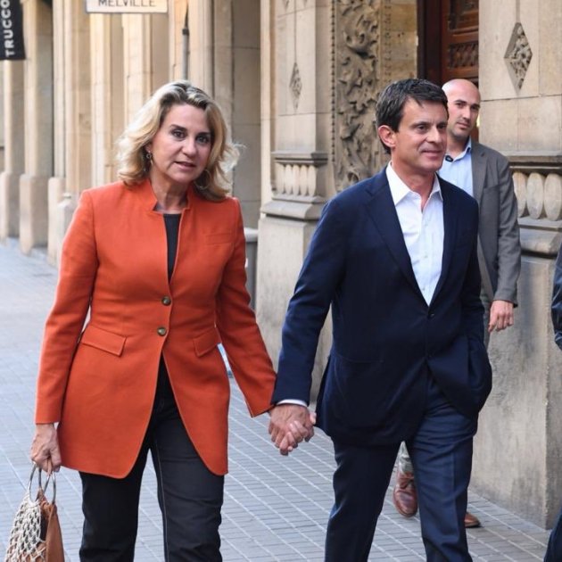 El Cambio De Chaqueta De La Pareja De Manuel Valls El 26m Reniega Del Naranja