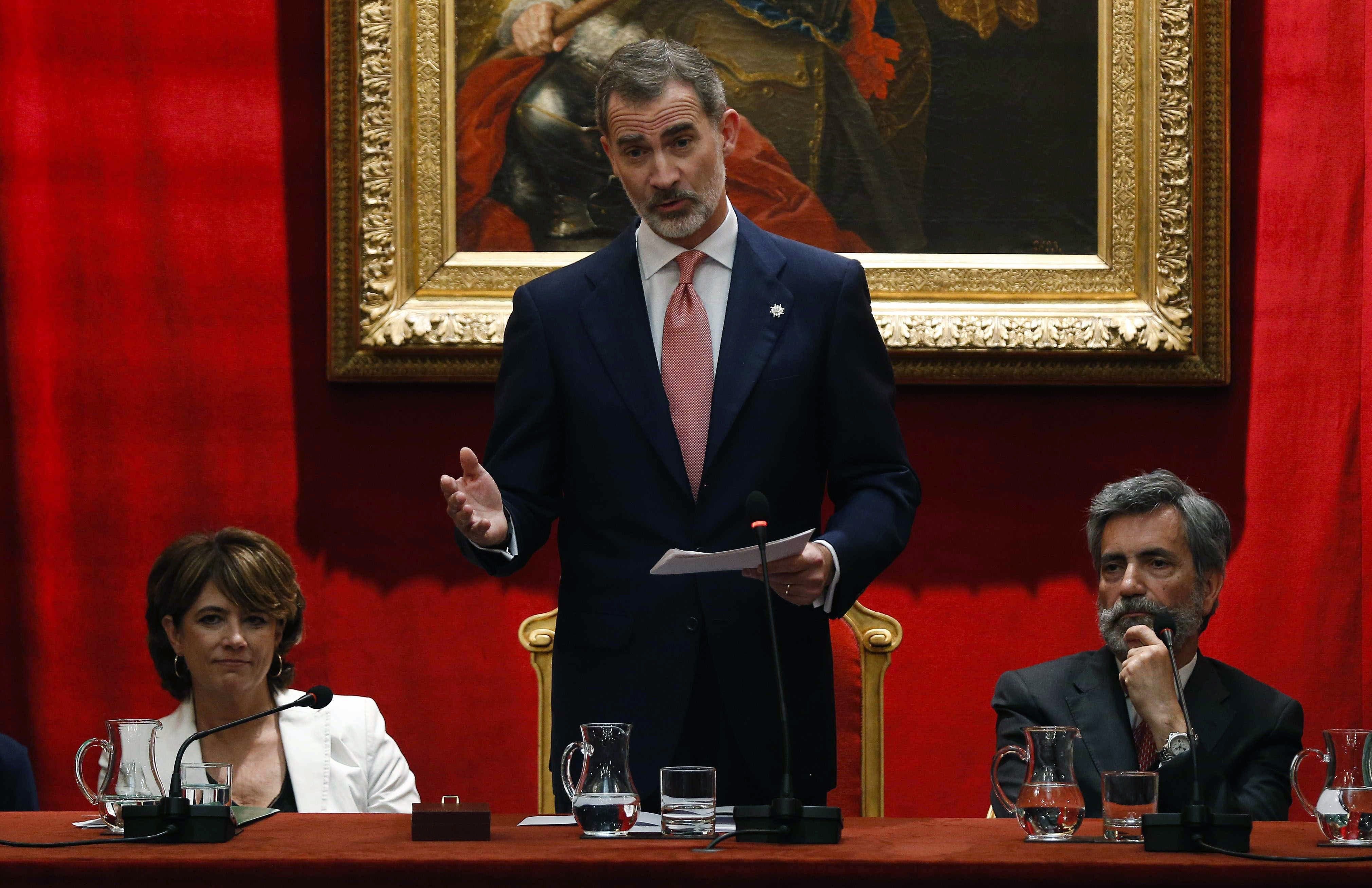 Felip pica l'ullet a Marchena: arenga unionista a fiscals i la filla de Marchena