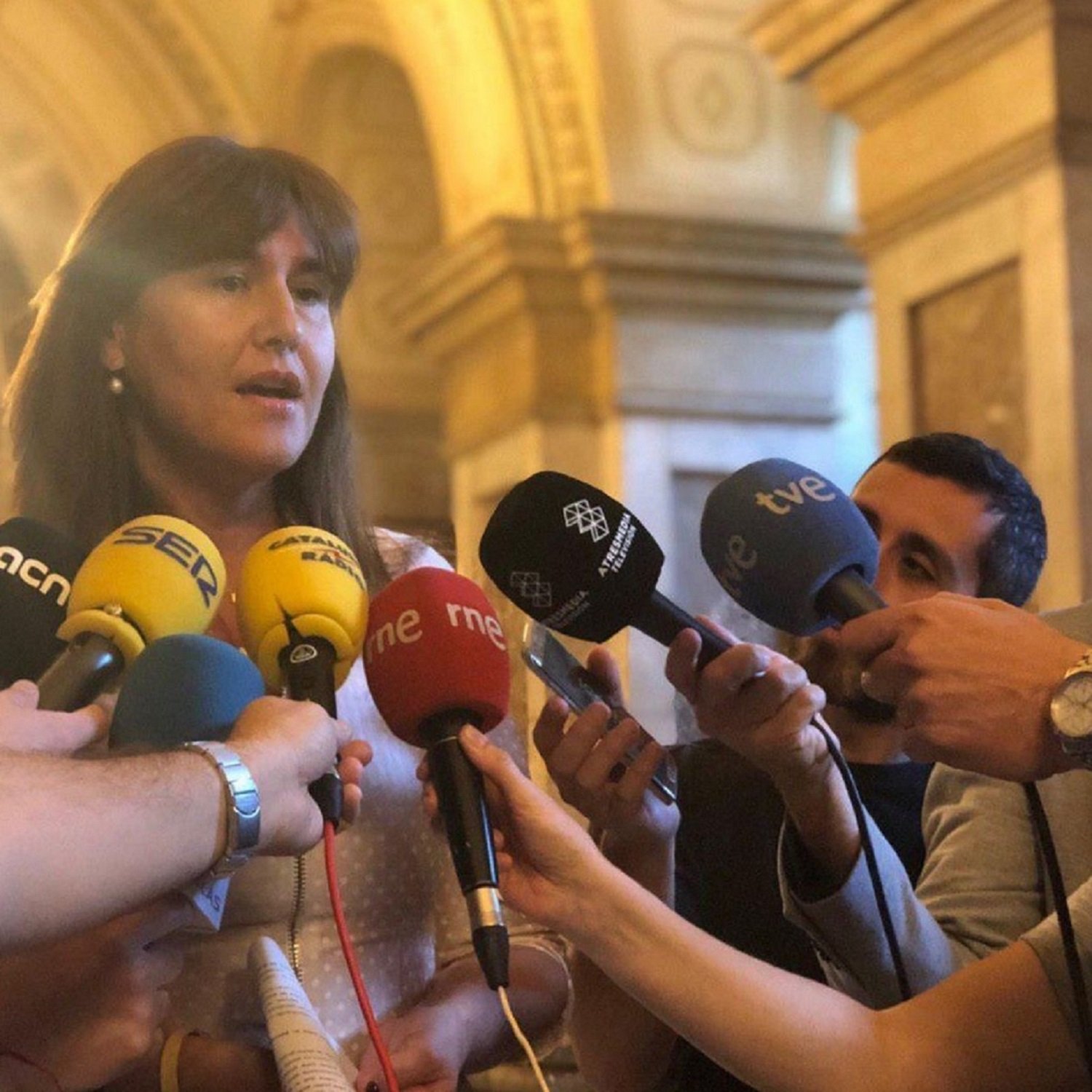 Laura Borràs deja KO a un presentador de TV al ser preguntada por Felipe VI