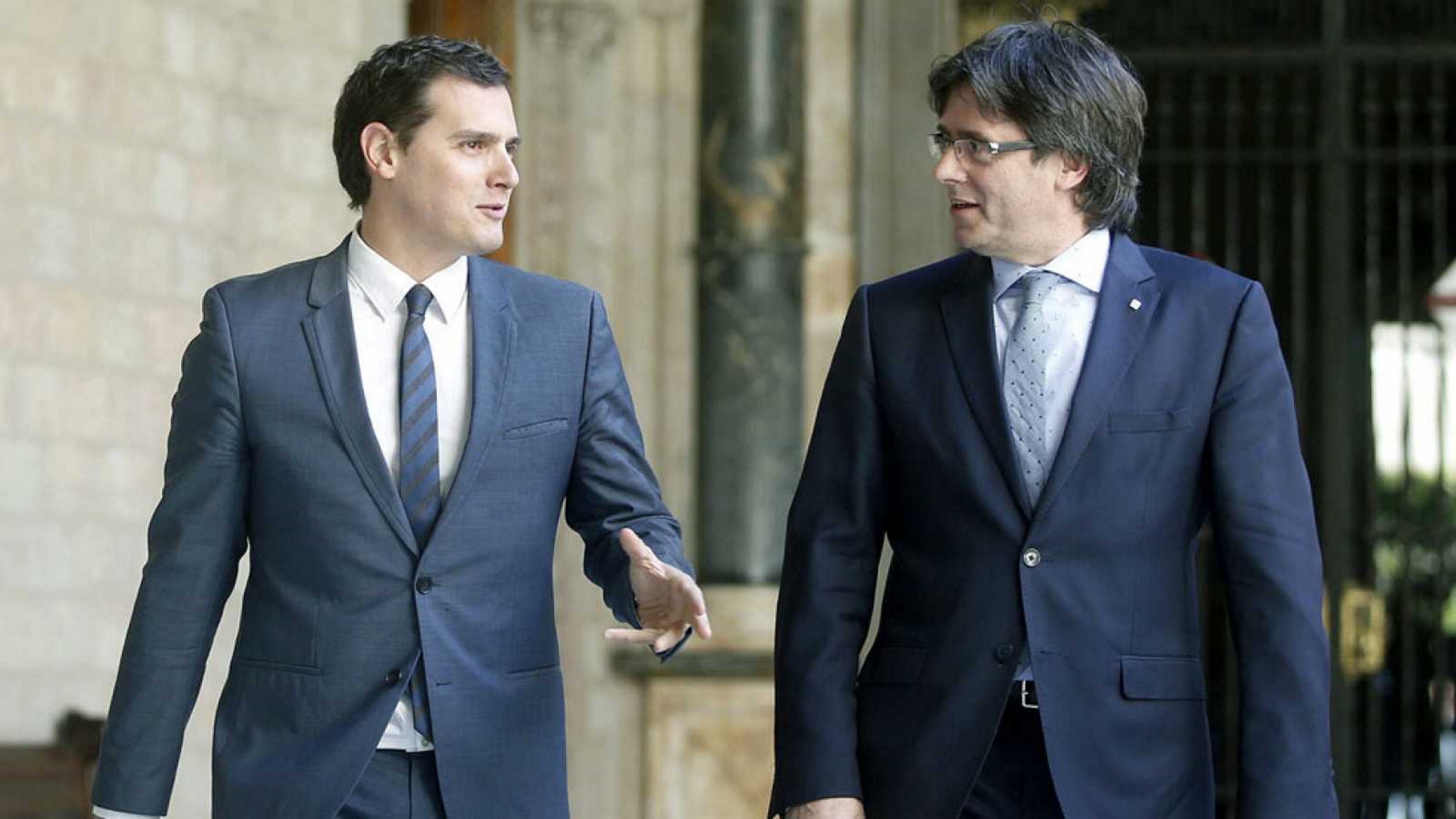 Rivera i Puigdemont, amics: VOX intoxica la xarxa amb aquest muntatge