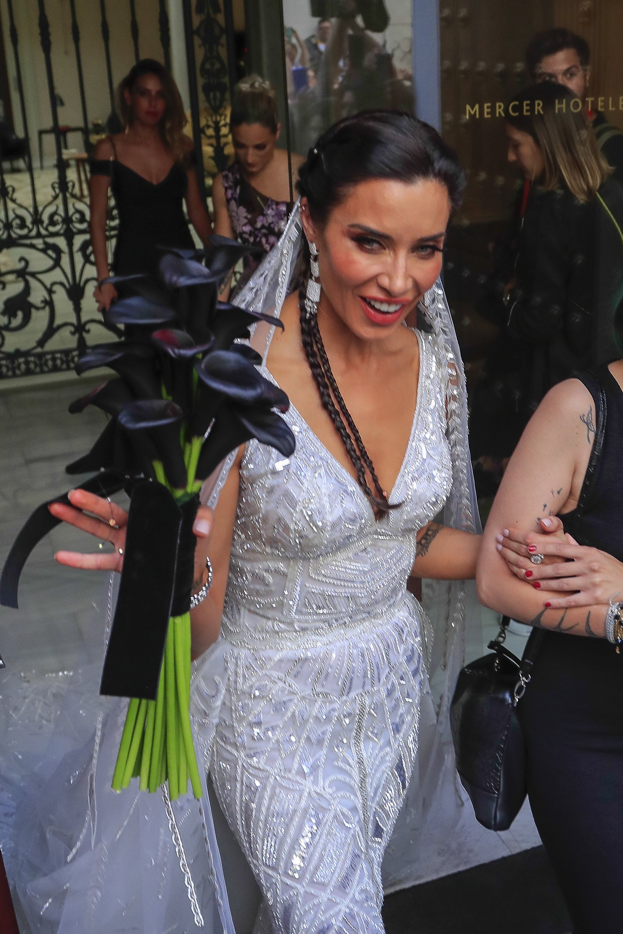 Pilar Rubio se vuelve a poner su vestido de novia y no le queda igual: más pecho