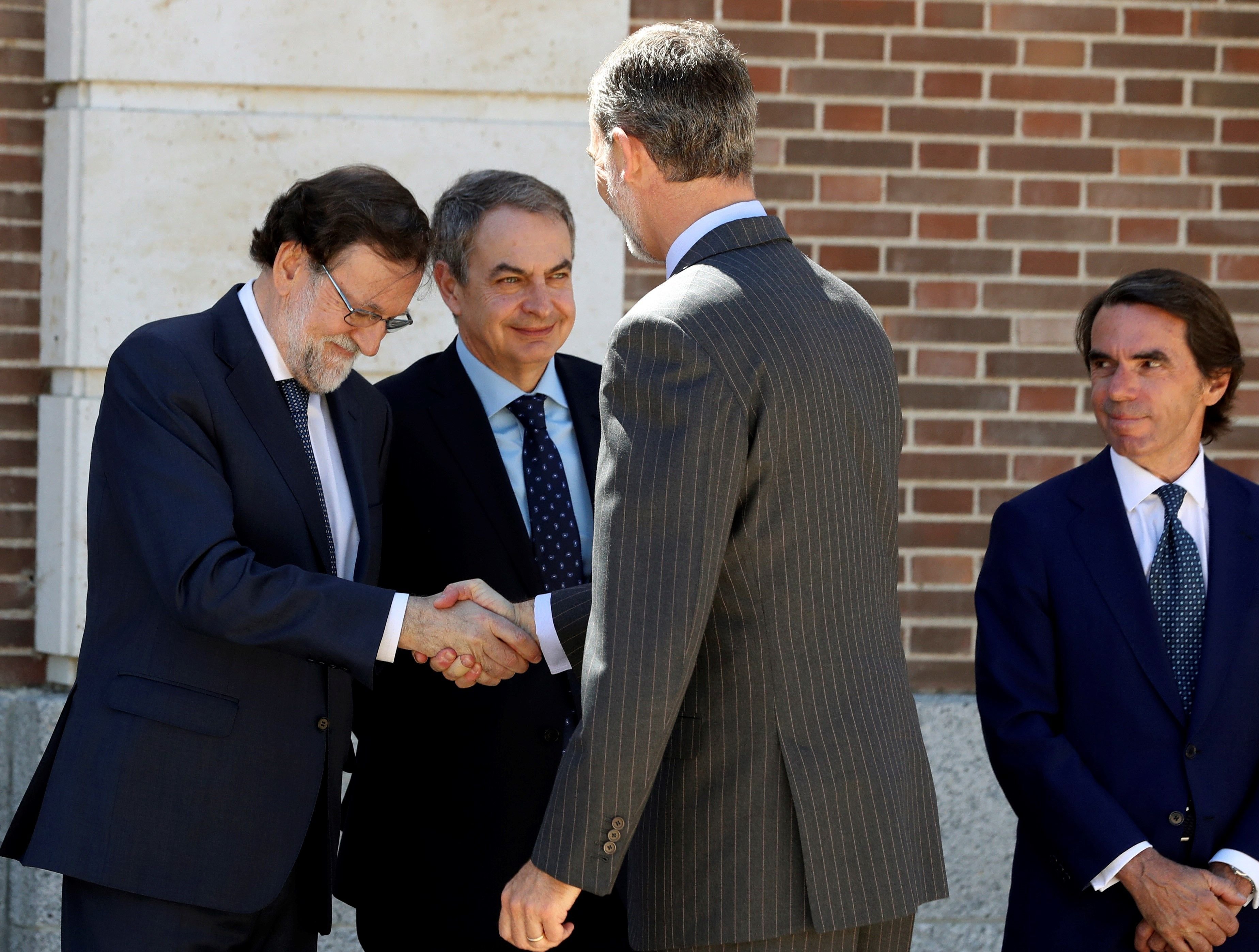 Felipe y presidentes: Rajoy se desnuca, Aznar lo desprecia y ZP ha engordado