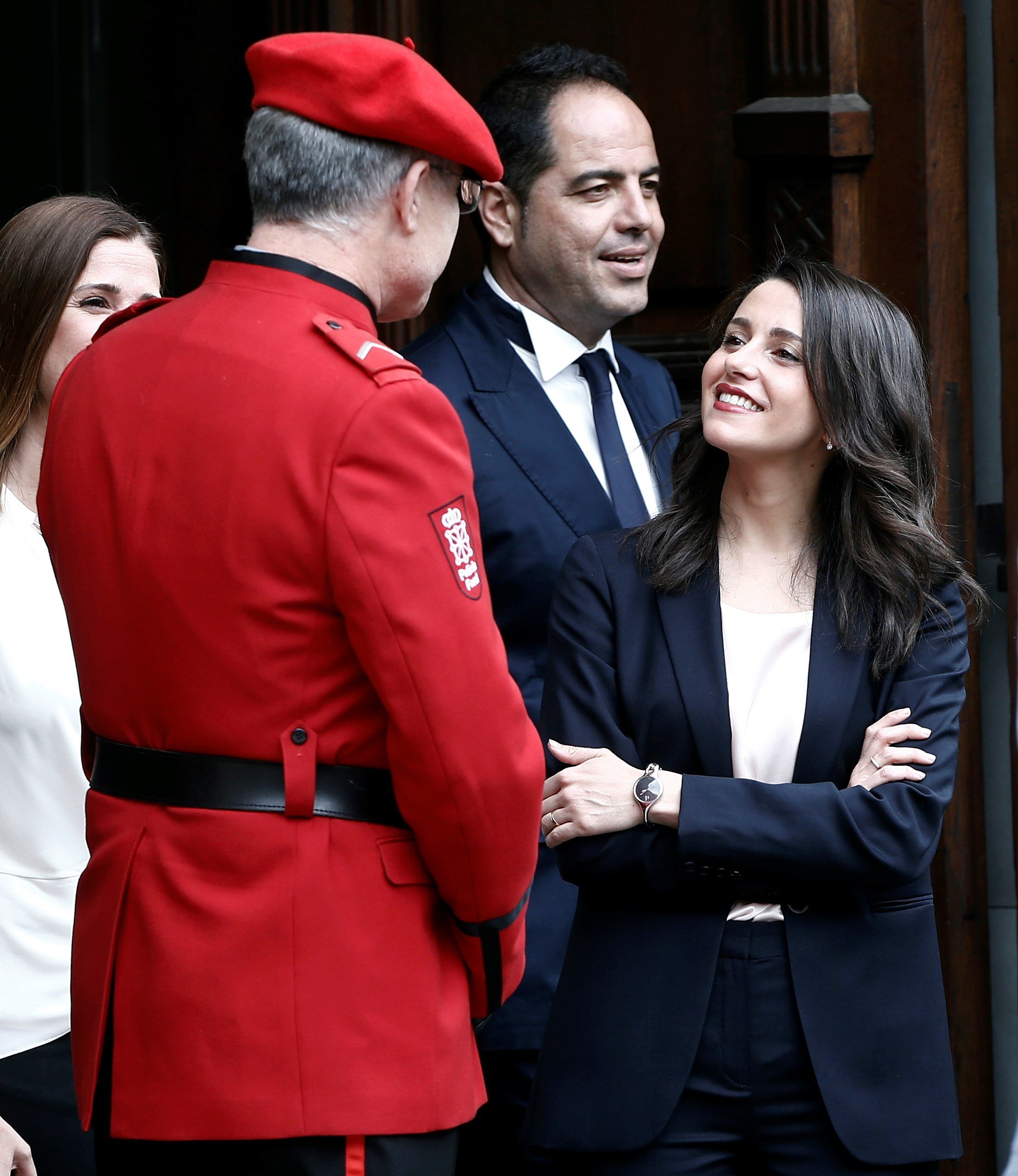 Arrimadas señala a la maestra por la supuesta agresión a la niña de la bandera