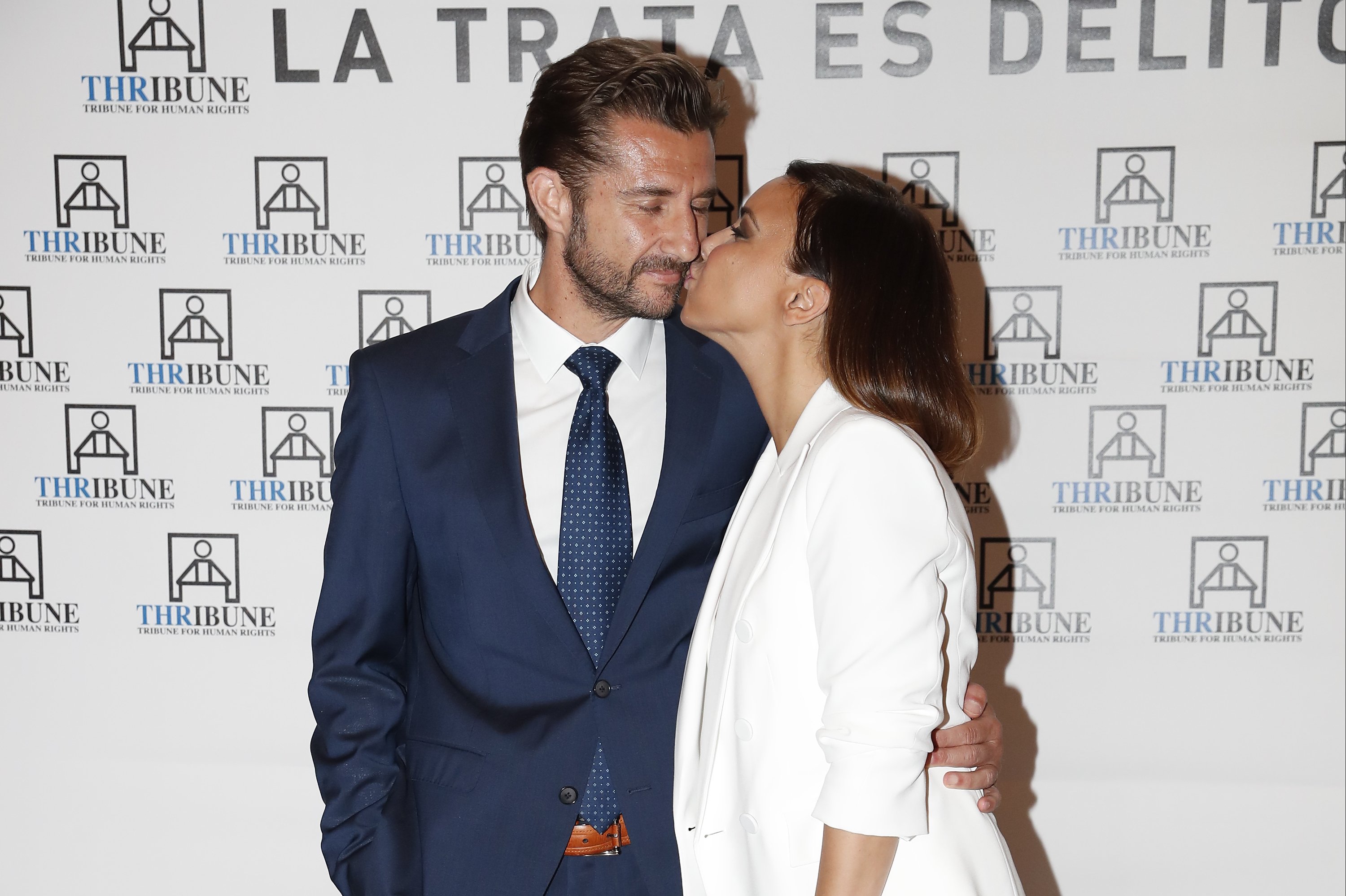 Chenoa y su novio, el urólogo de éxito de la Rey Juan Carlos, anuncian que se casan