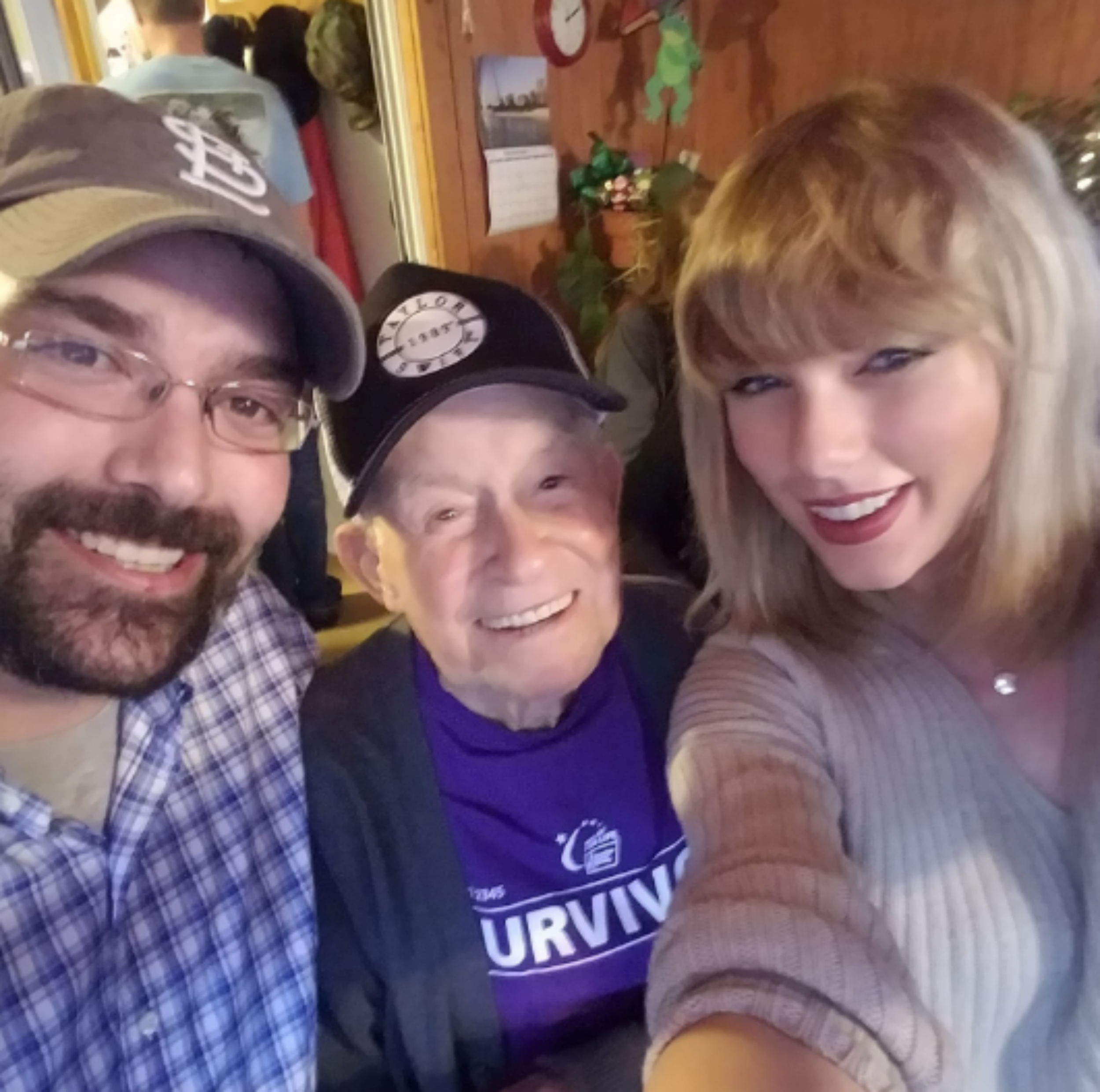 El homenaje de Taylor Swift a su fan más veterano