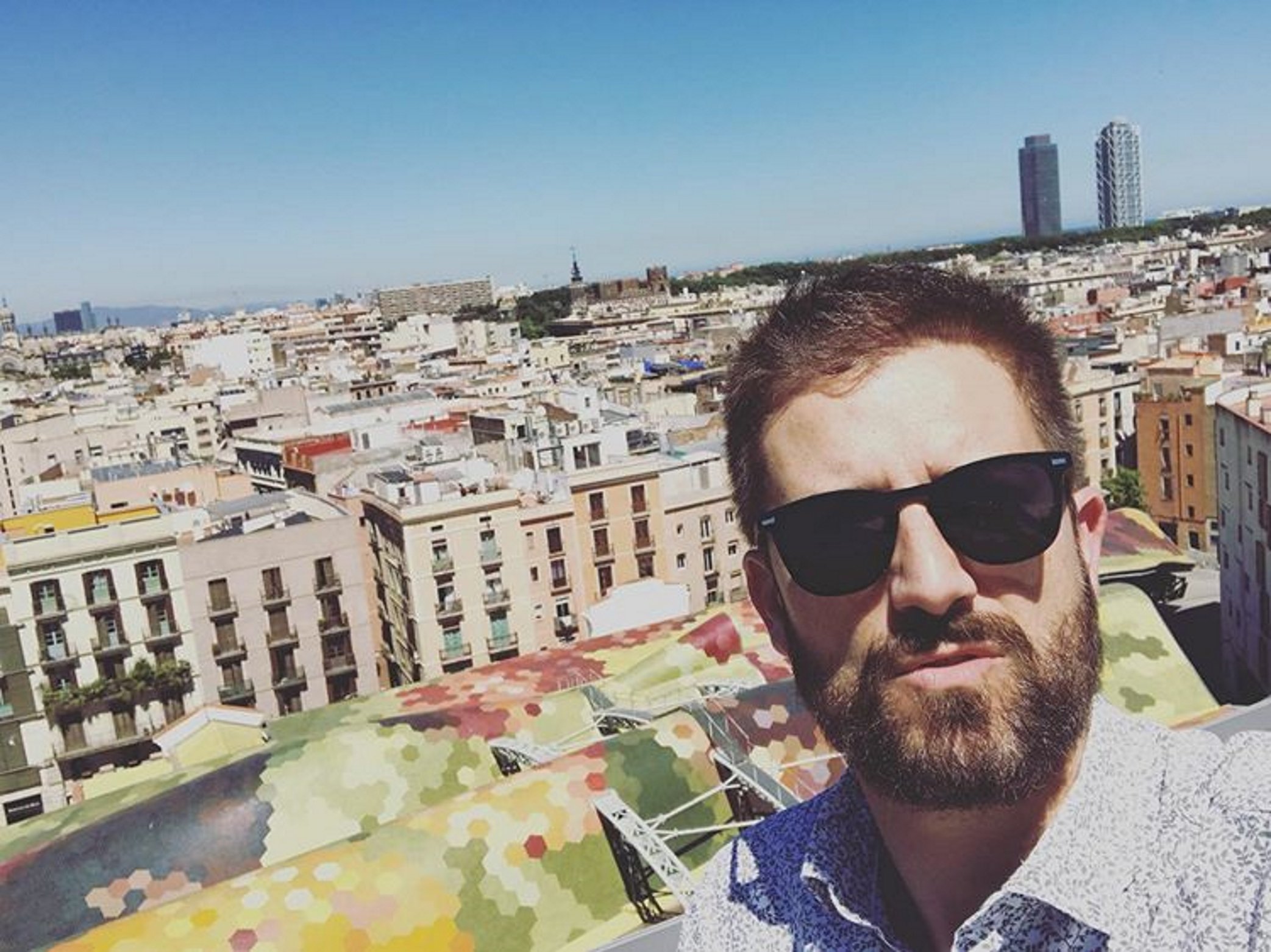 Toni Cruanyes, orgullós protagonista del Pride a Barcelona: "Som família"