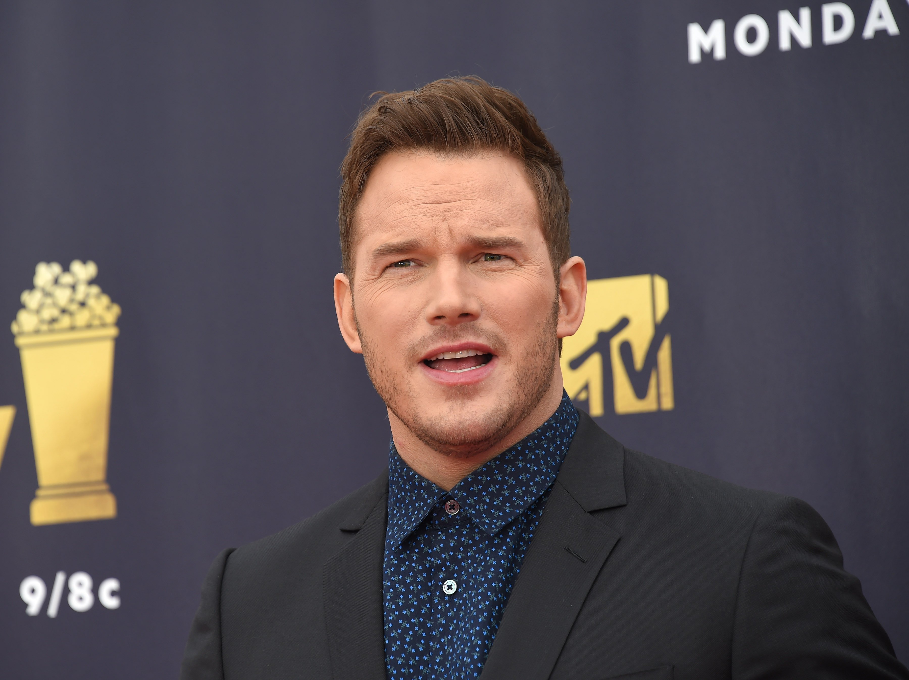 El desnudo integral del guaperas Chris Pratt brutalmente quemado al sol