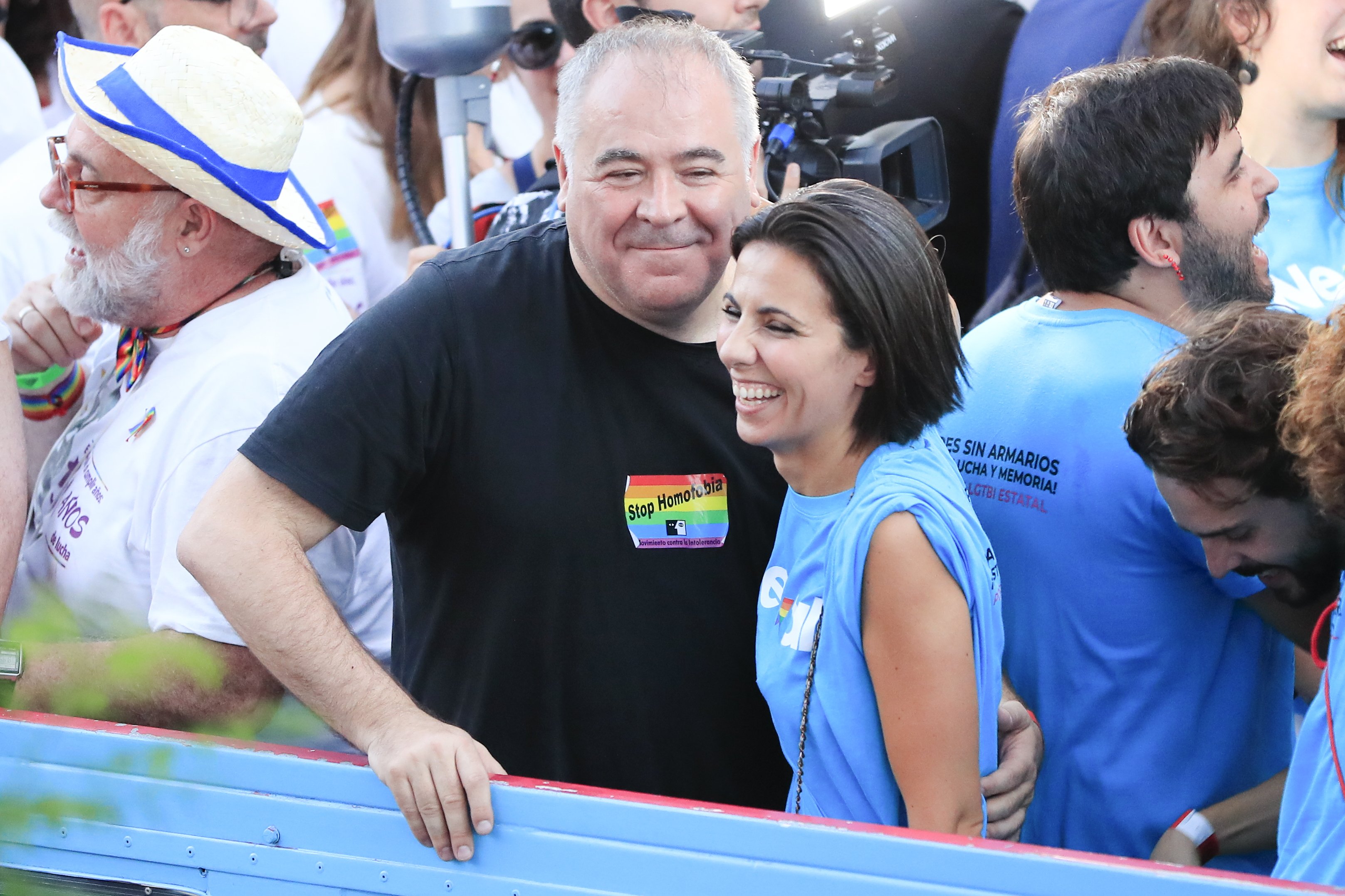 El morreo de medio minuto de Antonio G. Ferreras y Ana Pastor, ebrios de amor