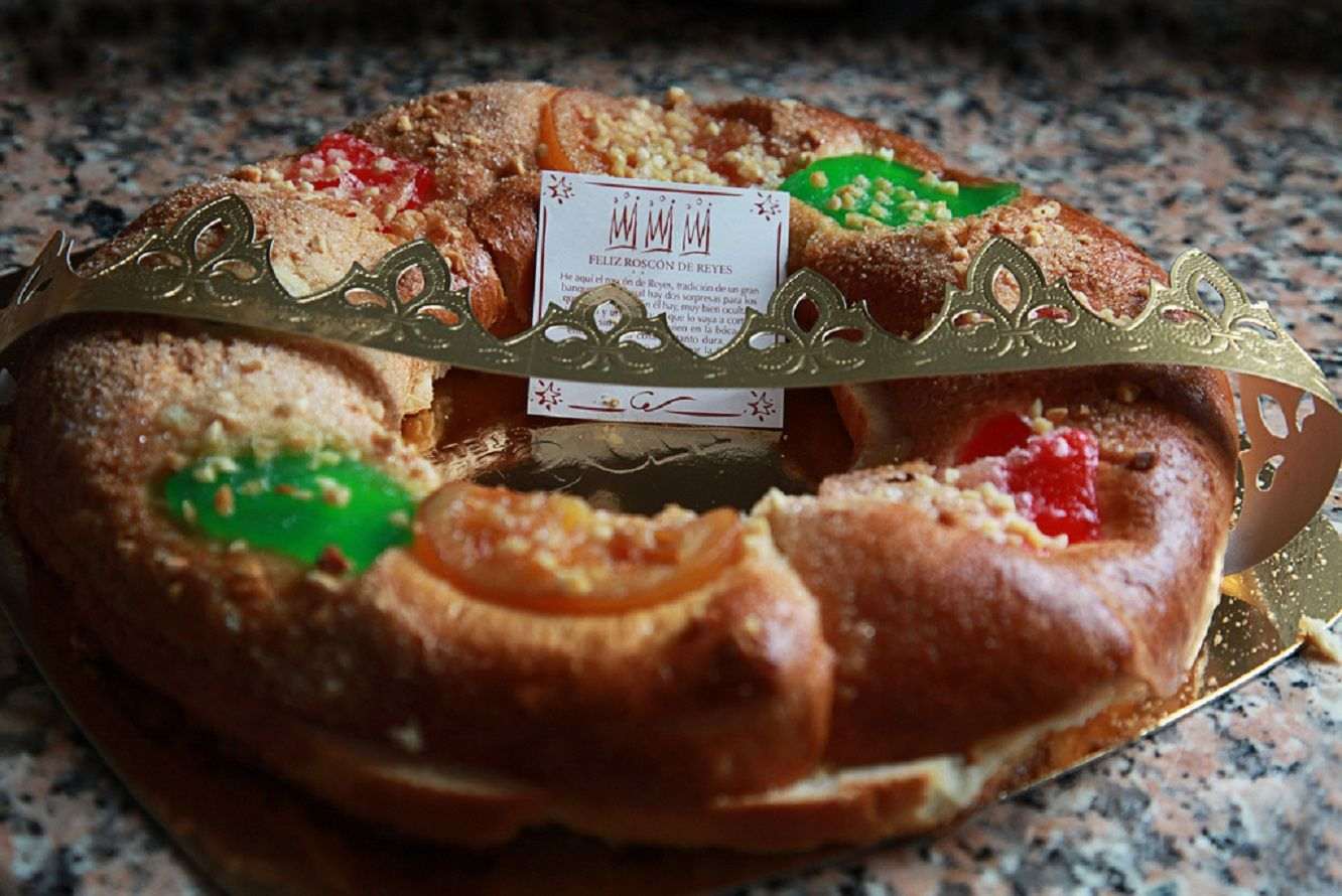 Roscón de Reyes con lingote escondido