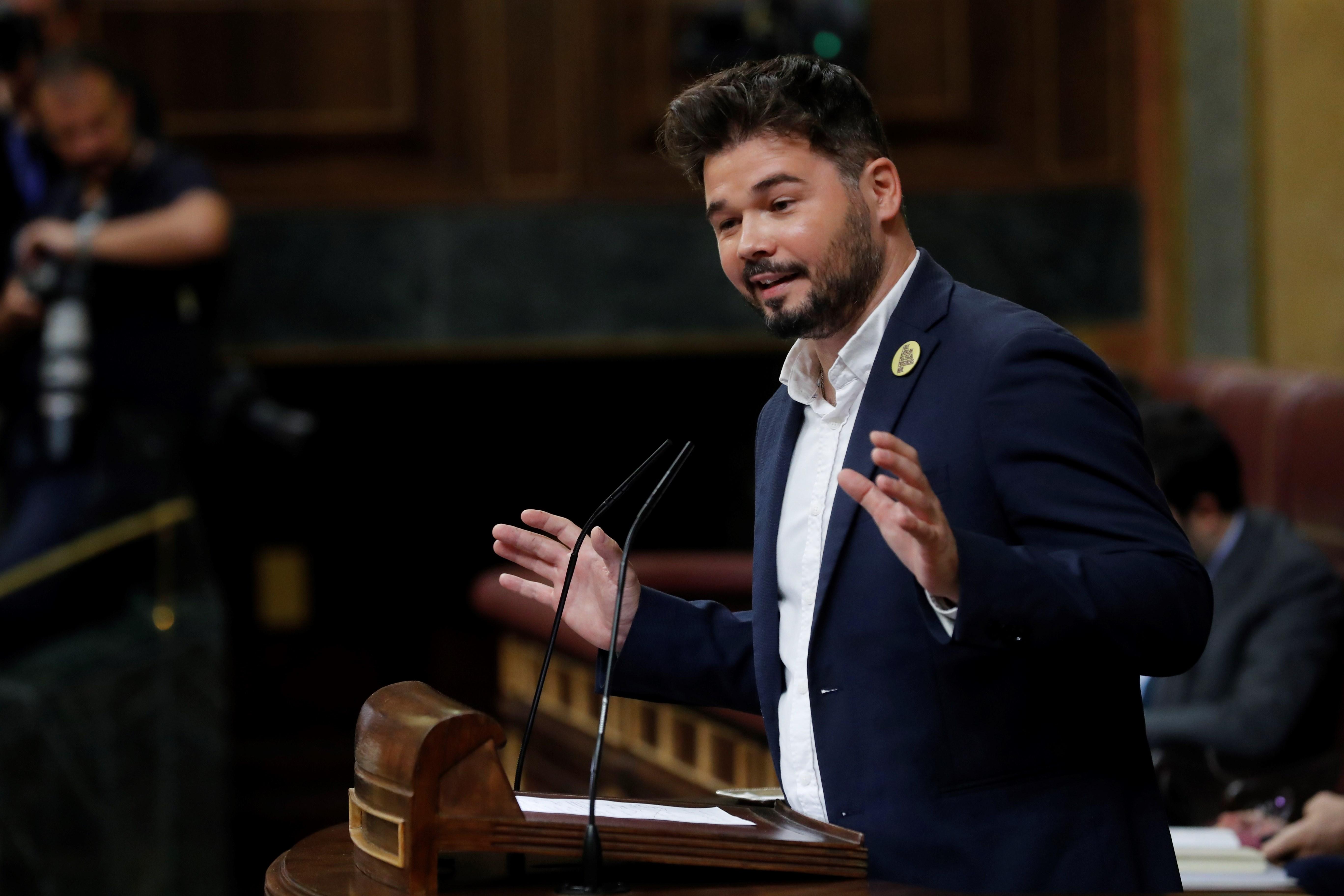 El Mundo curiosea en la vida privada de Rufián, "el soltero de oro" del Congreso