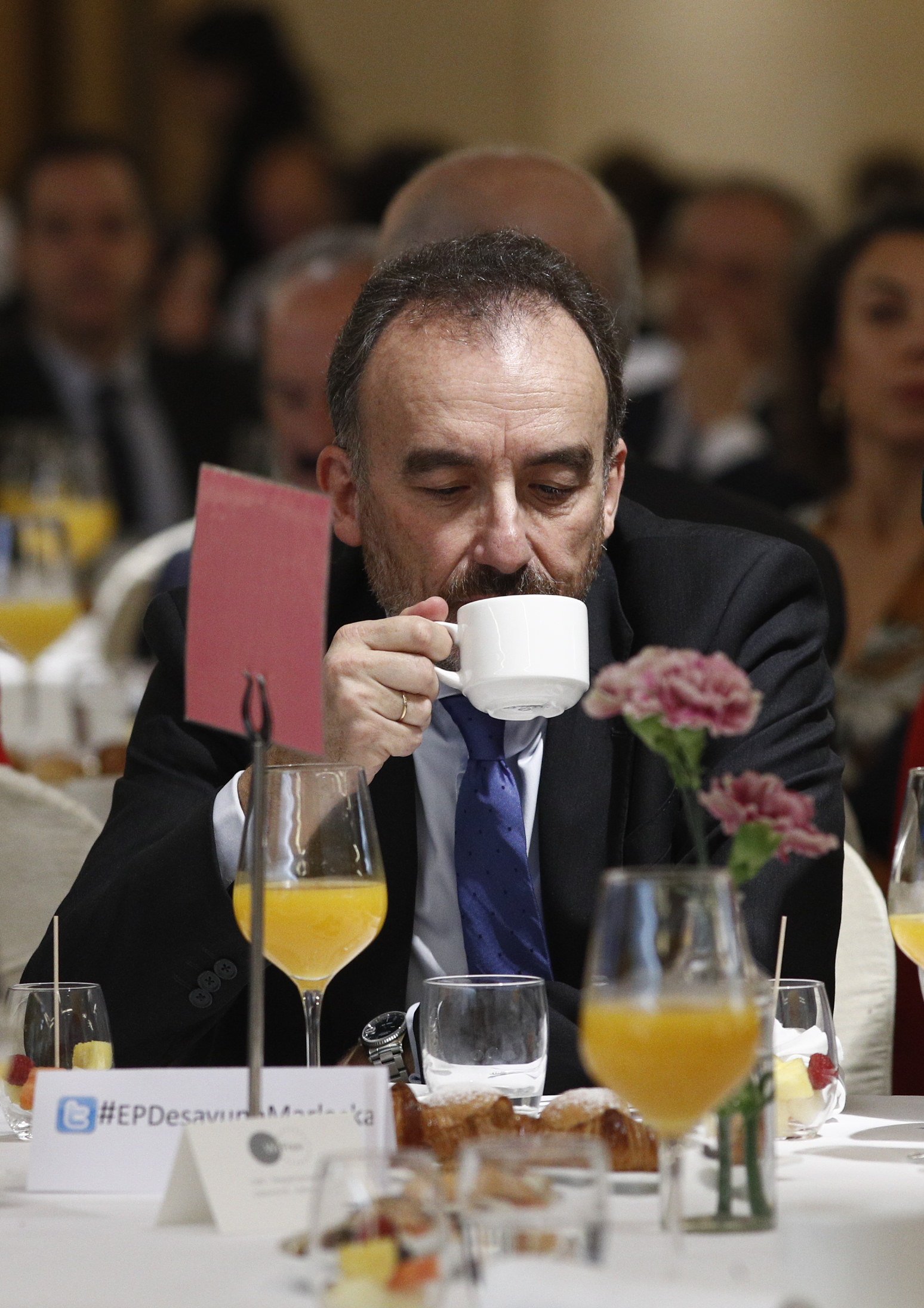 Mezquino brindis de un periodista catalán por la sentencia: "A la salud de Marchena"