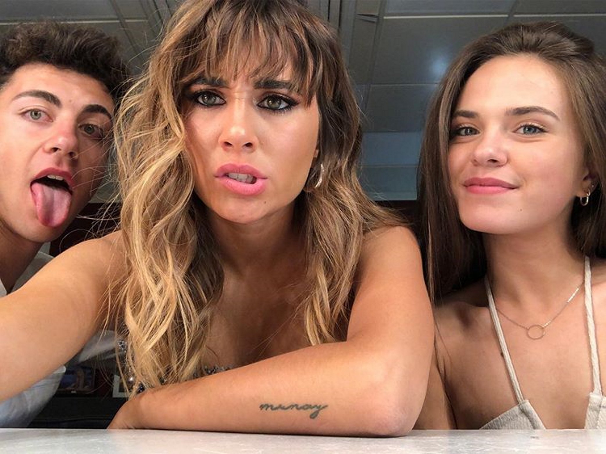 Fans de Aitana airados contra la prensa: "Se desinfla" y "regala entradas"