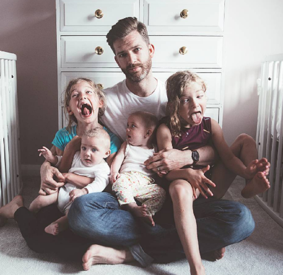 Les aventures del pare més simpàtic d'Instagram i les seves quatre filles